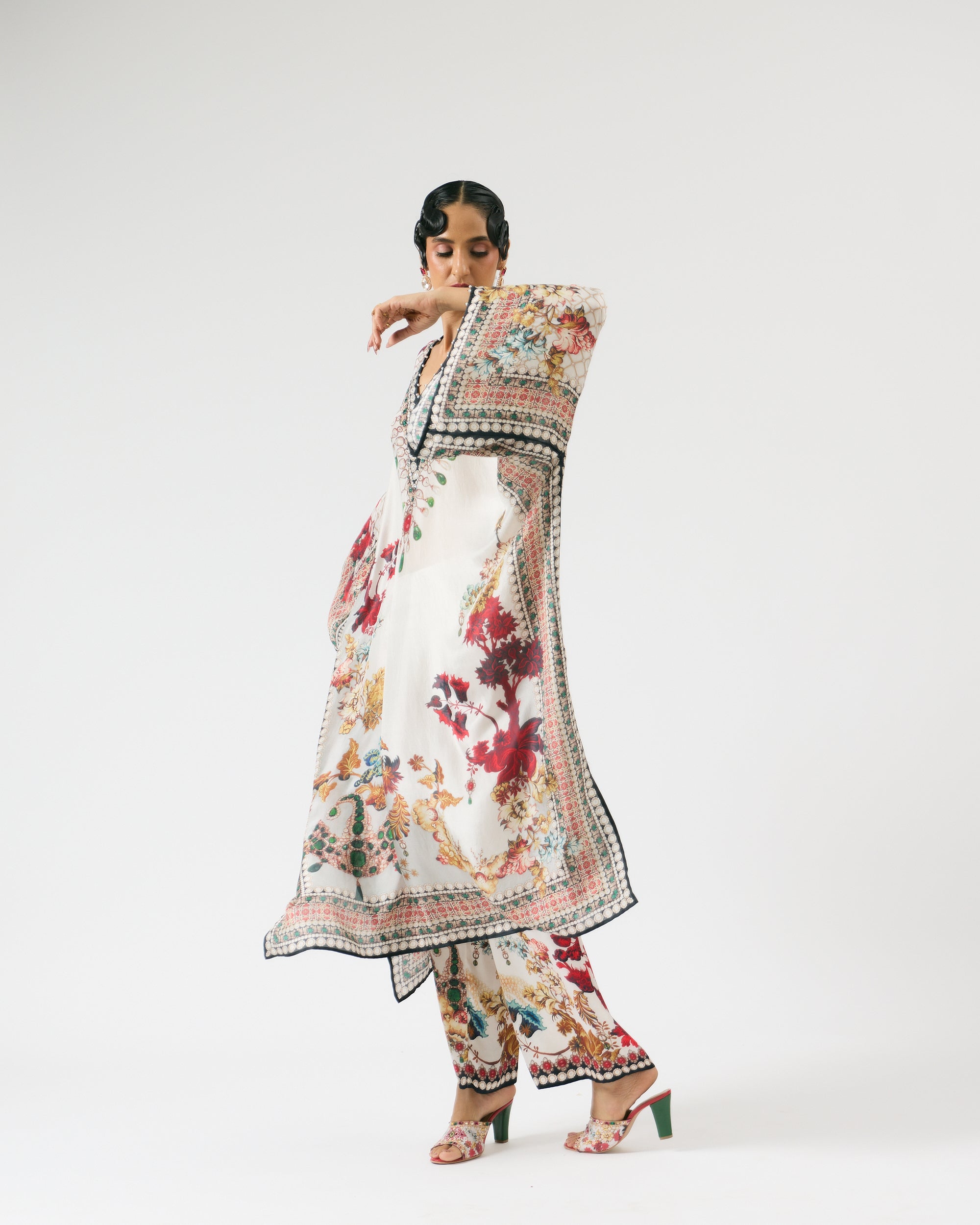 Nizam : Ghufrina - Ivory/Red