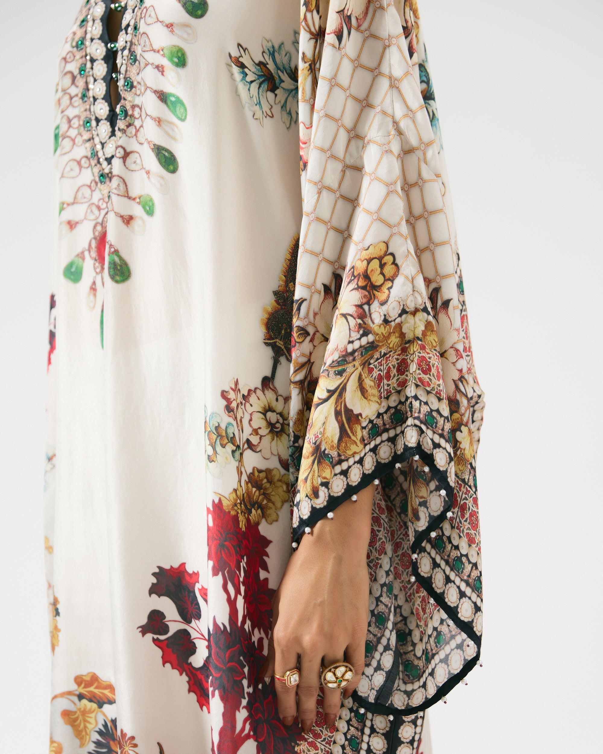 Nizam : Ghufrina - Ivory/Red