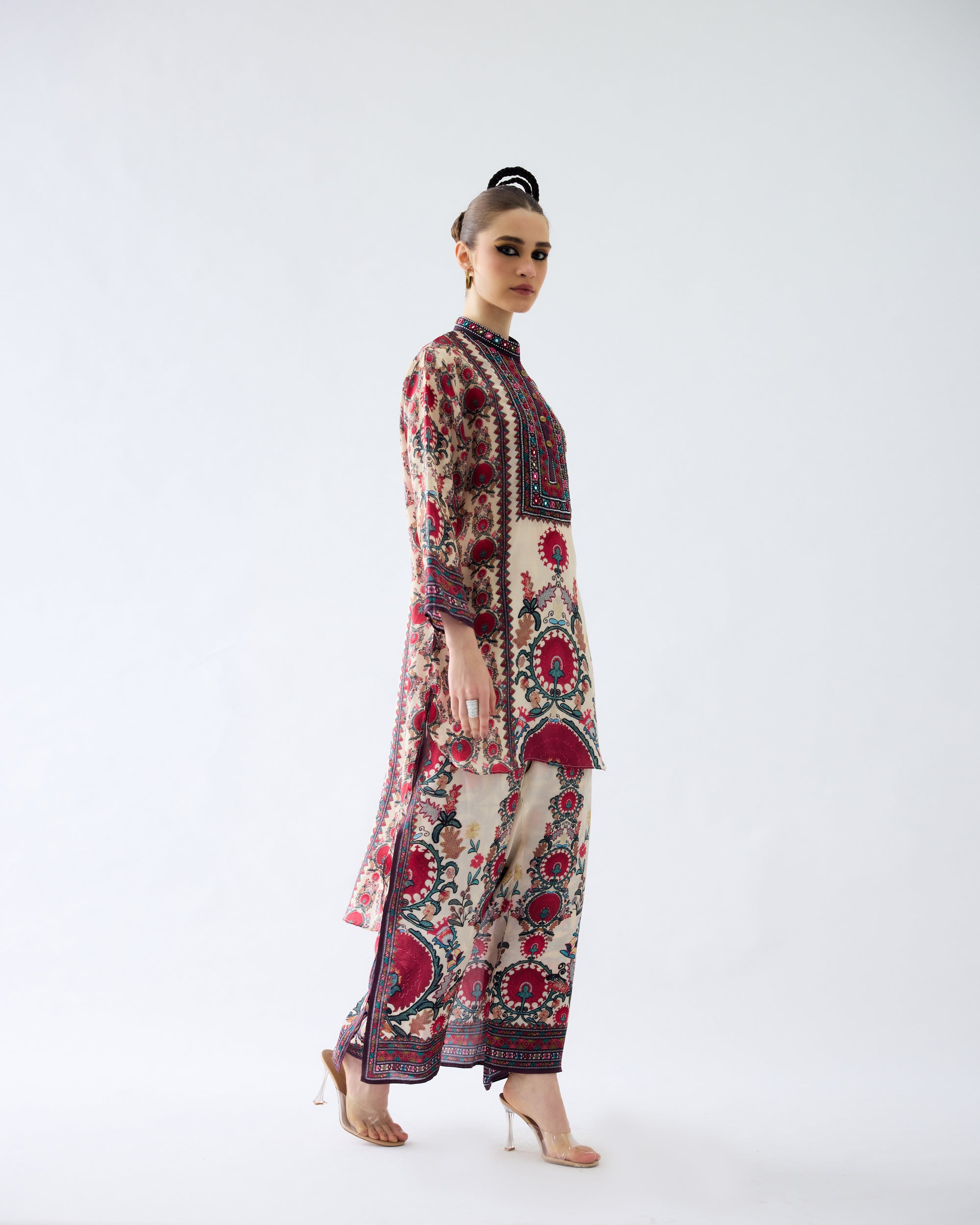 Bukhara : Baaka/Gloria - Maroon