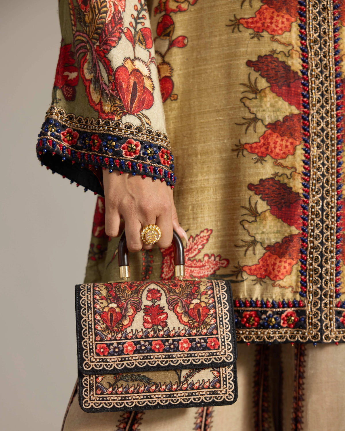 CHINTZ : Anod / Mina