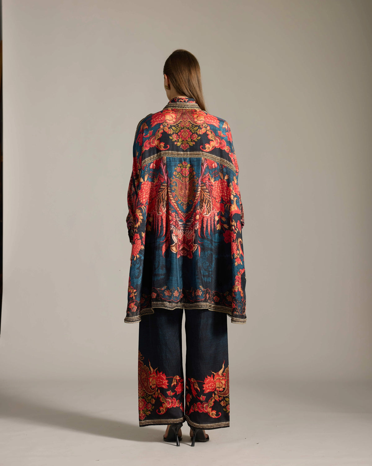 CHINTZ : Nilomi