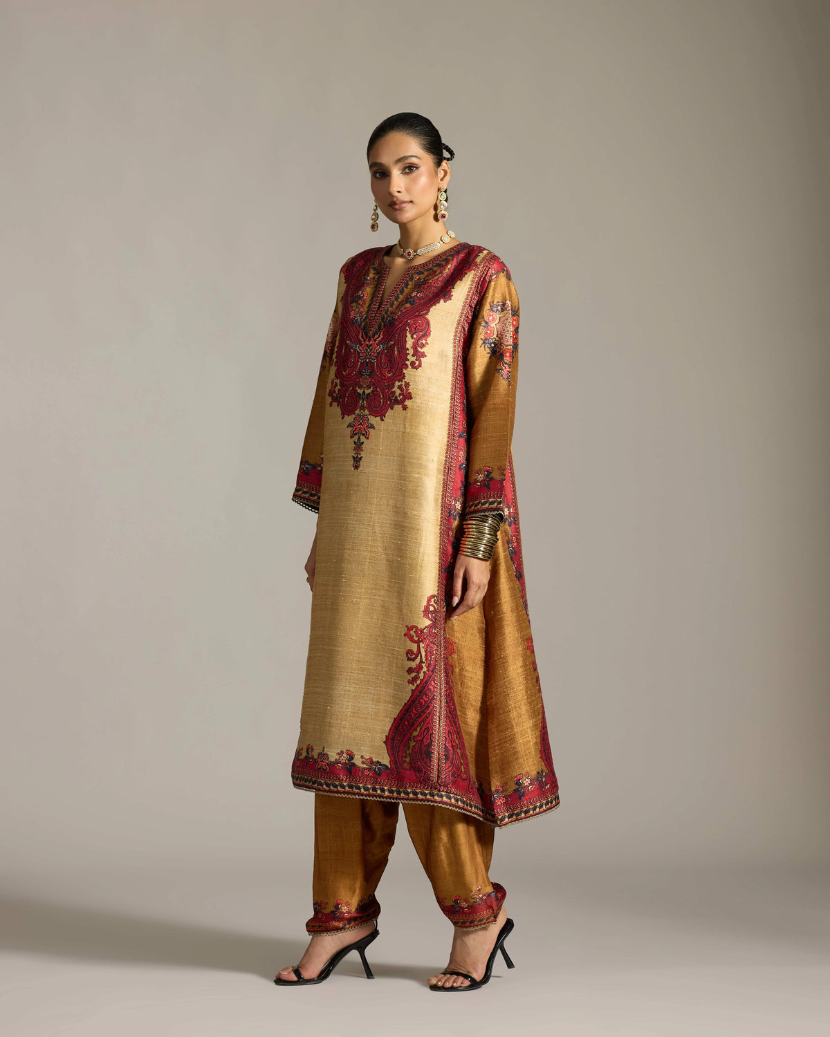 CHINTZ : Amrapali