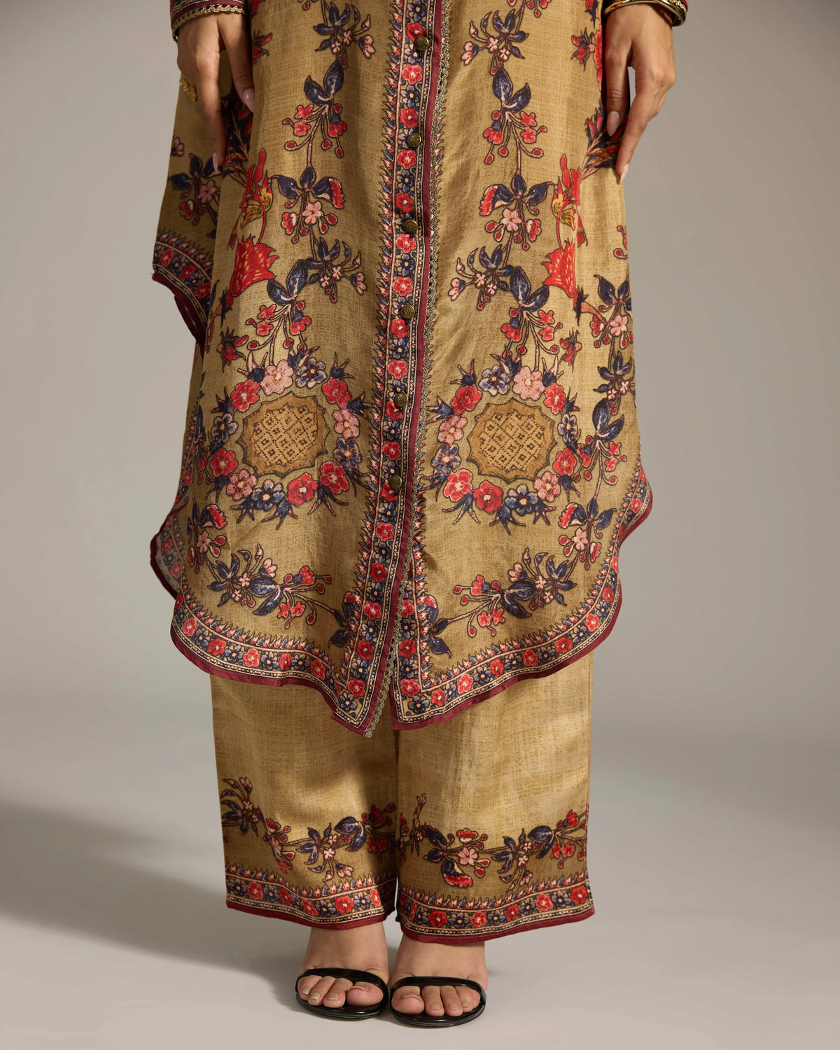 CHINTZ : Bella