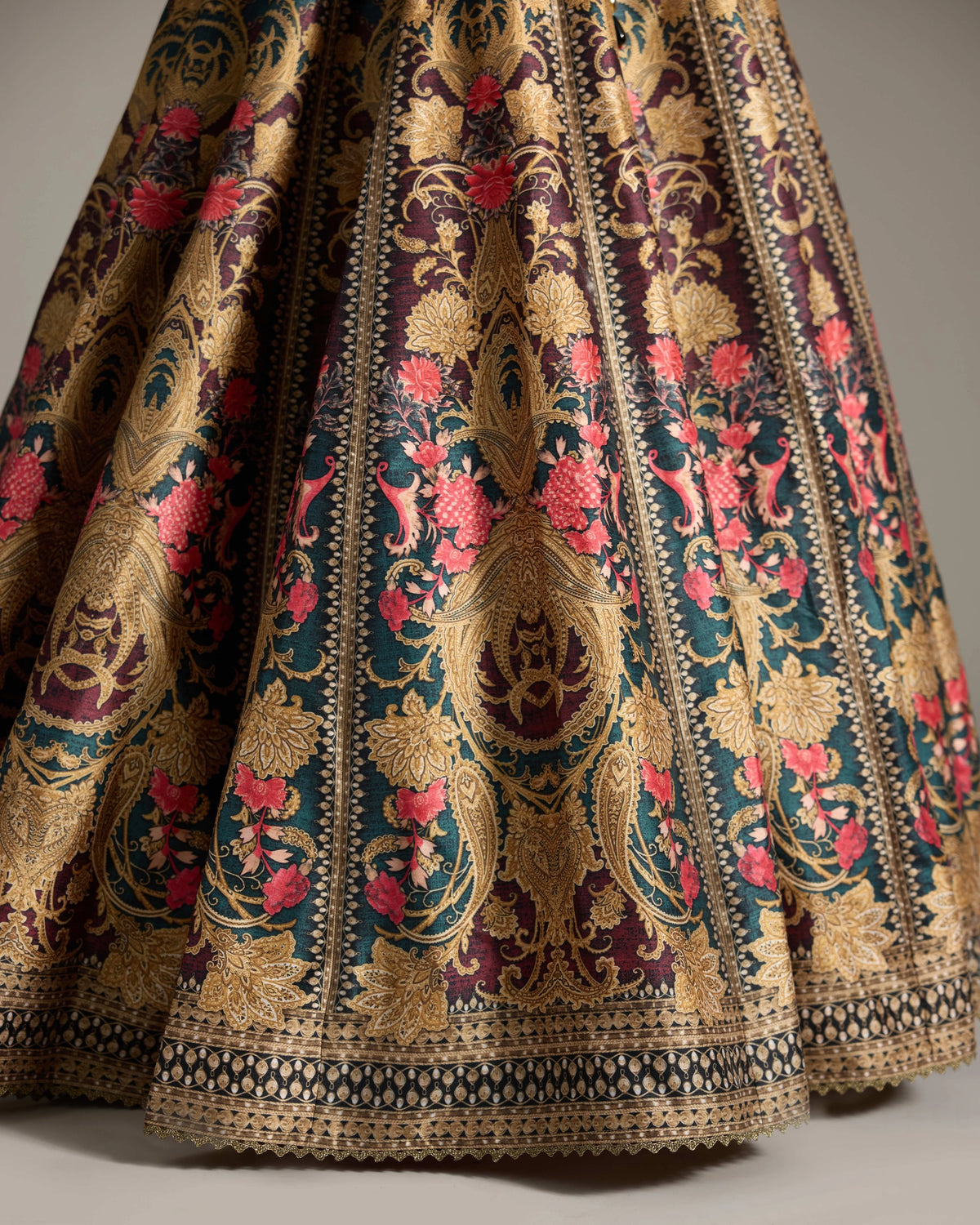 CHINTZ : Nirja Leela Set