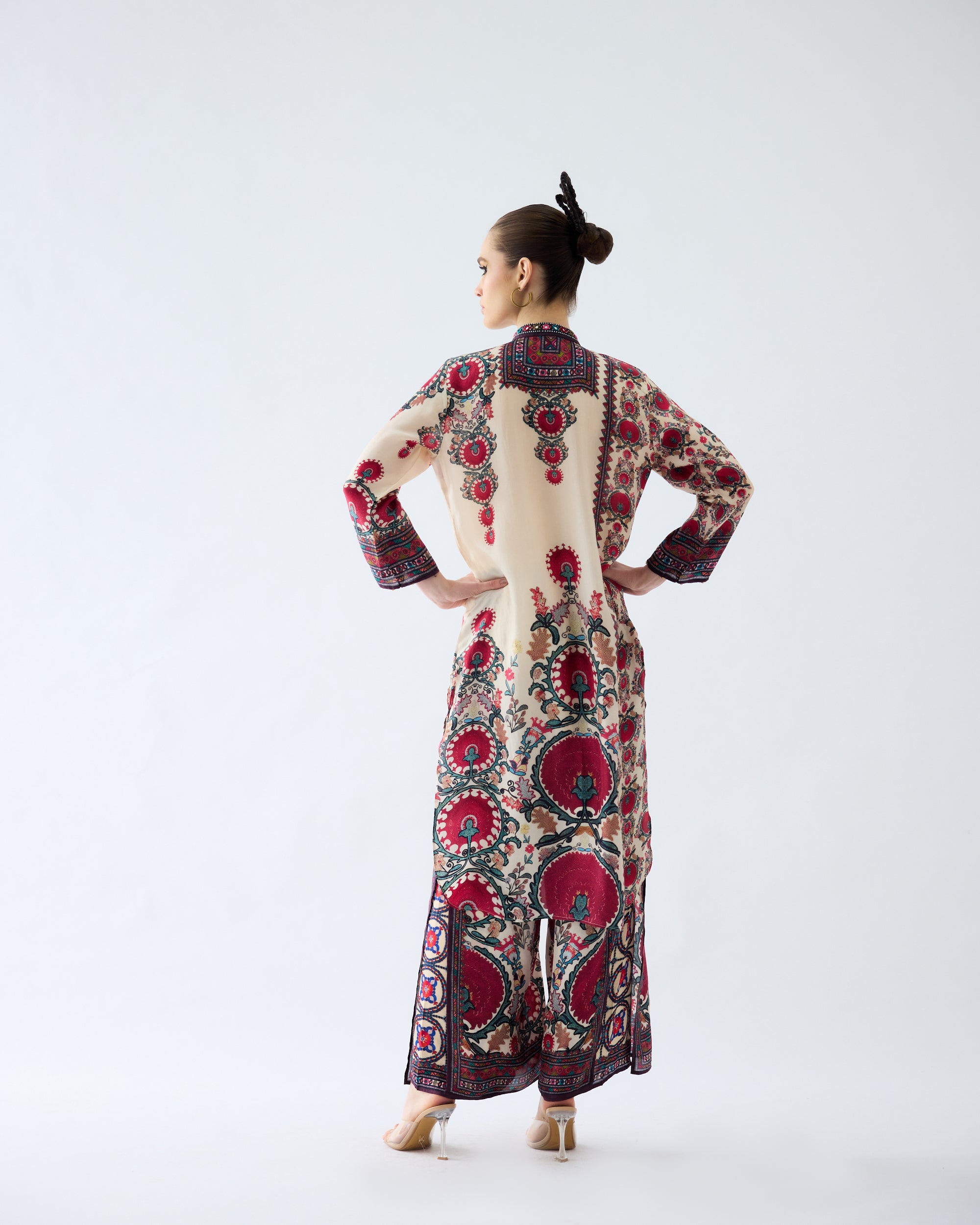 Bukhara : Baaka/Gloria - Maroon