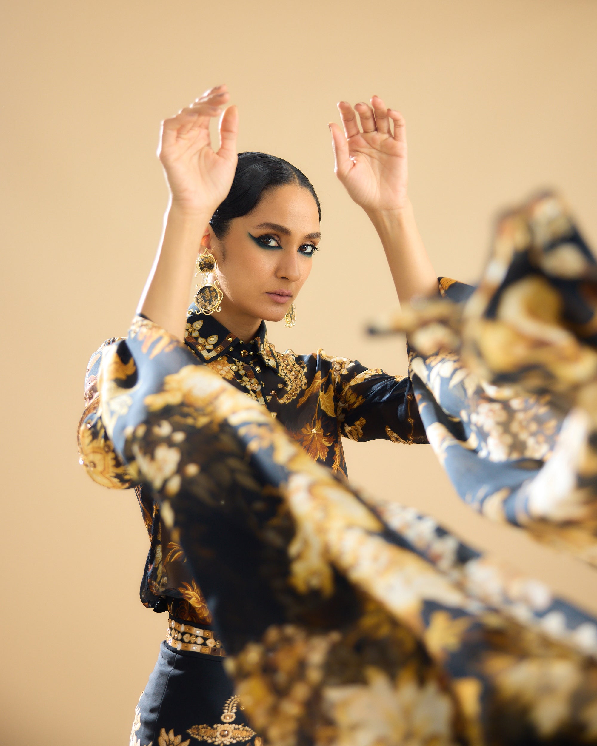 Nizam : Maaya - Black/Gold