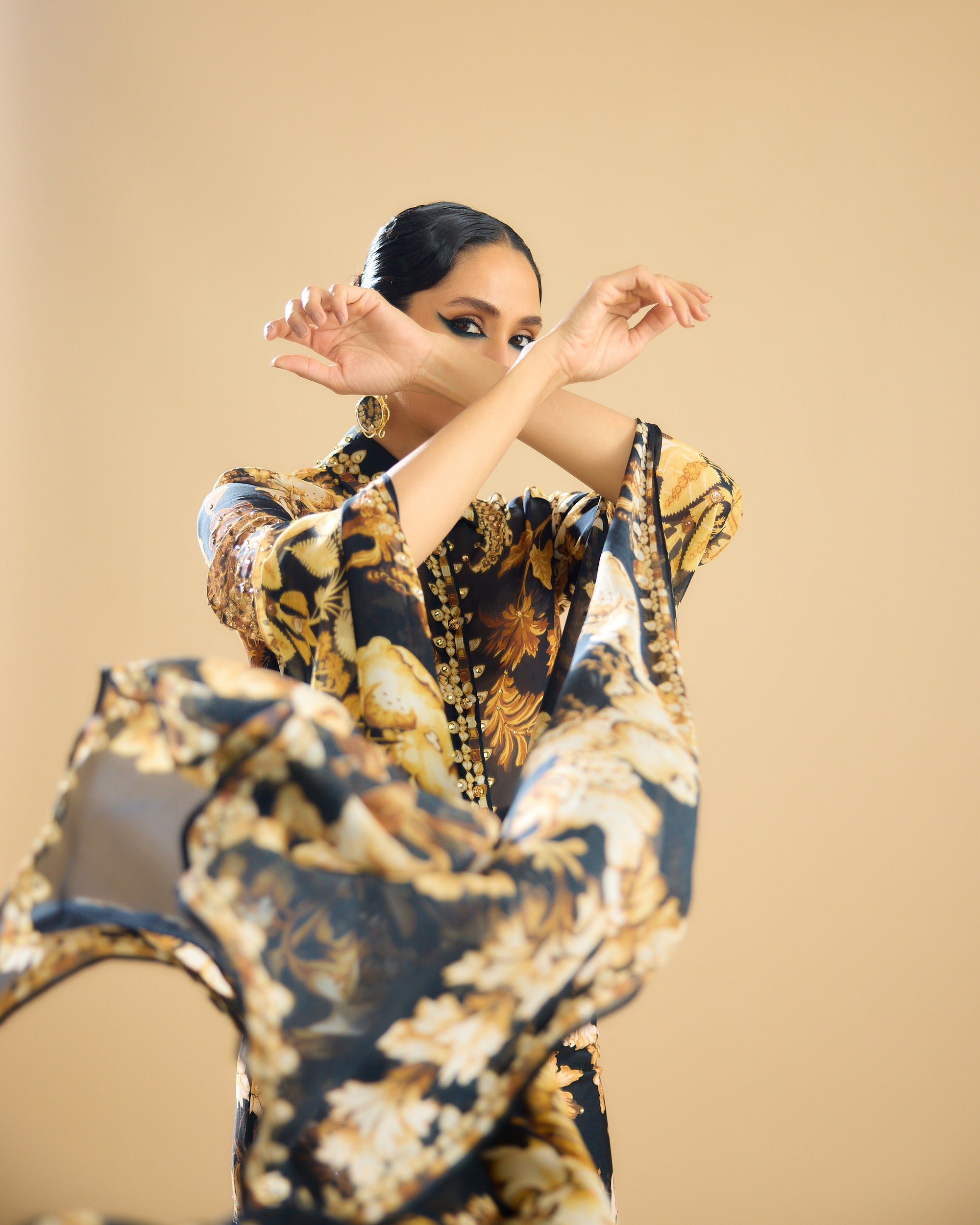 Nizam : Maaya - Black/Gold