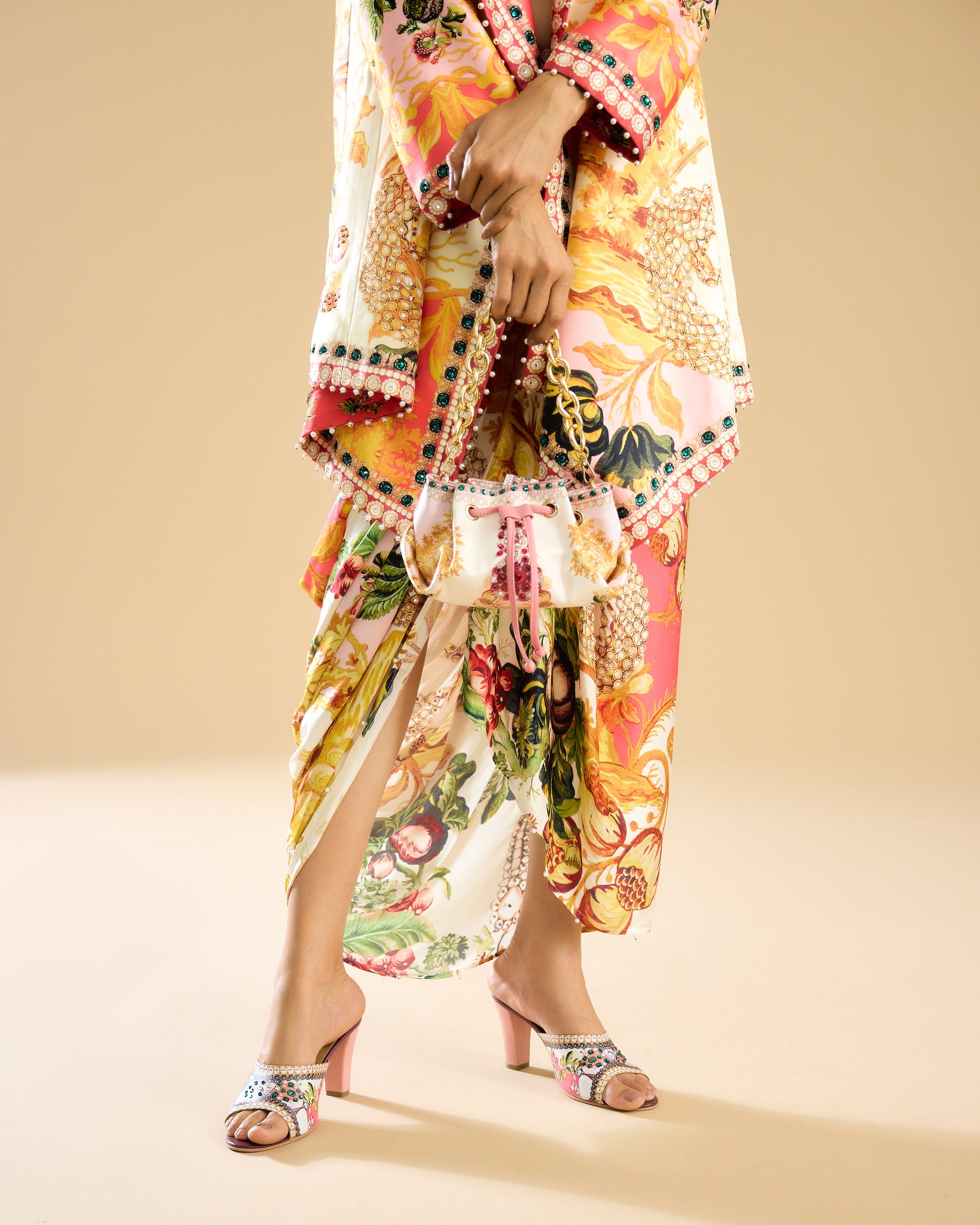 Nizam : Manorma - Ivory/Peach