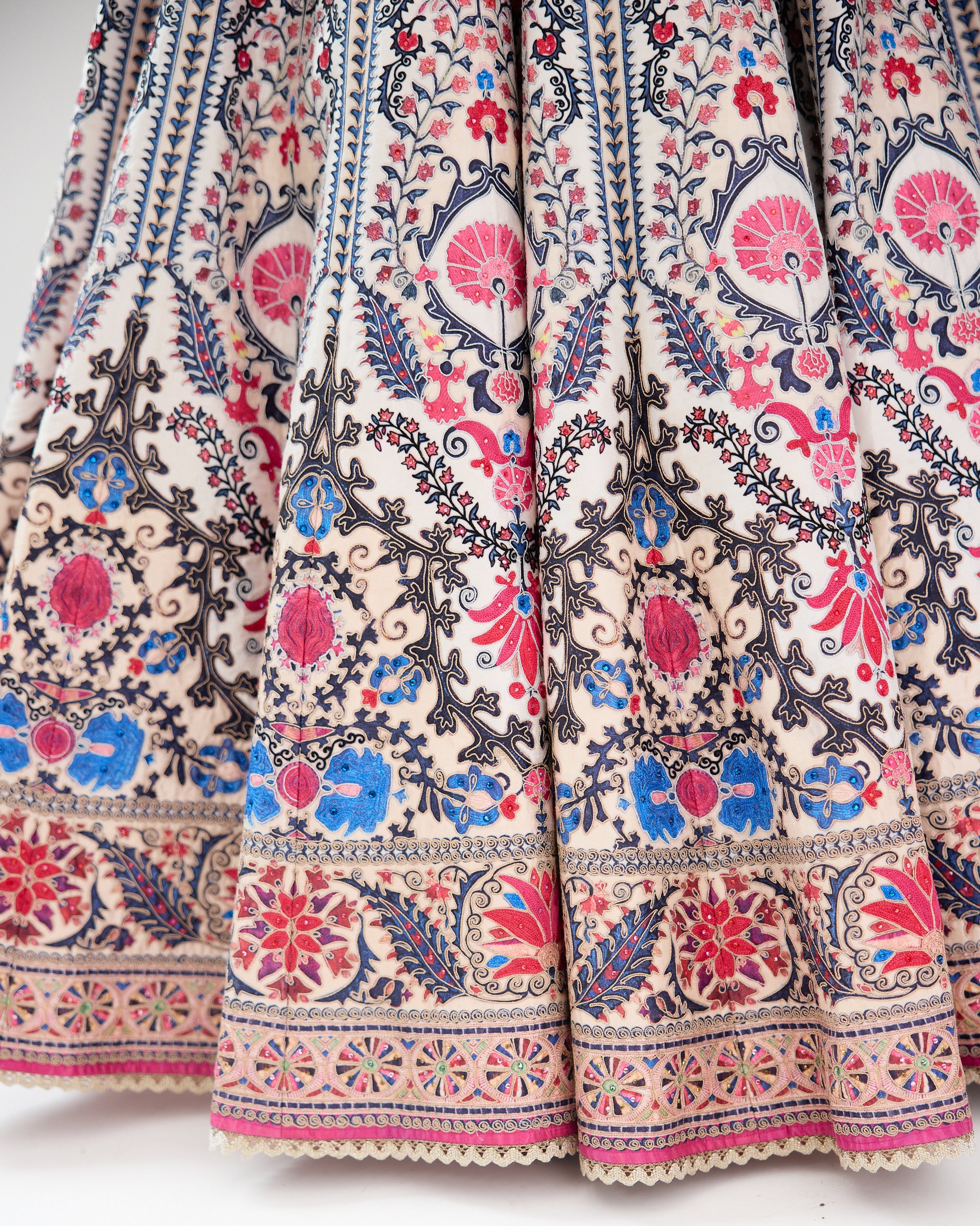A Bukhara Summer : Leela - Ivory/Pink