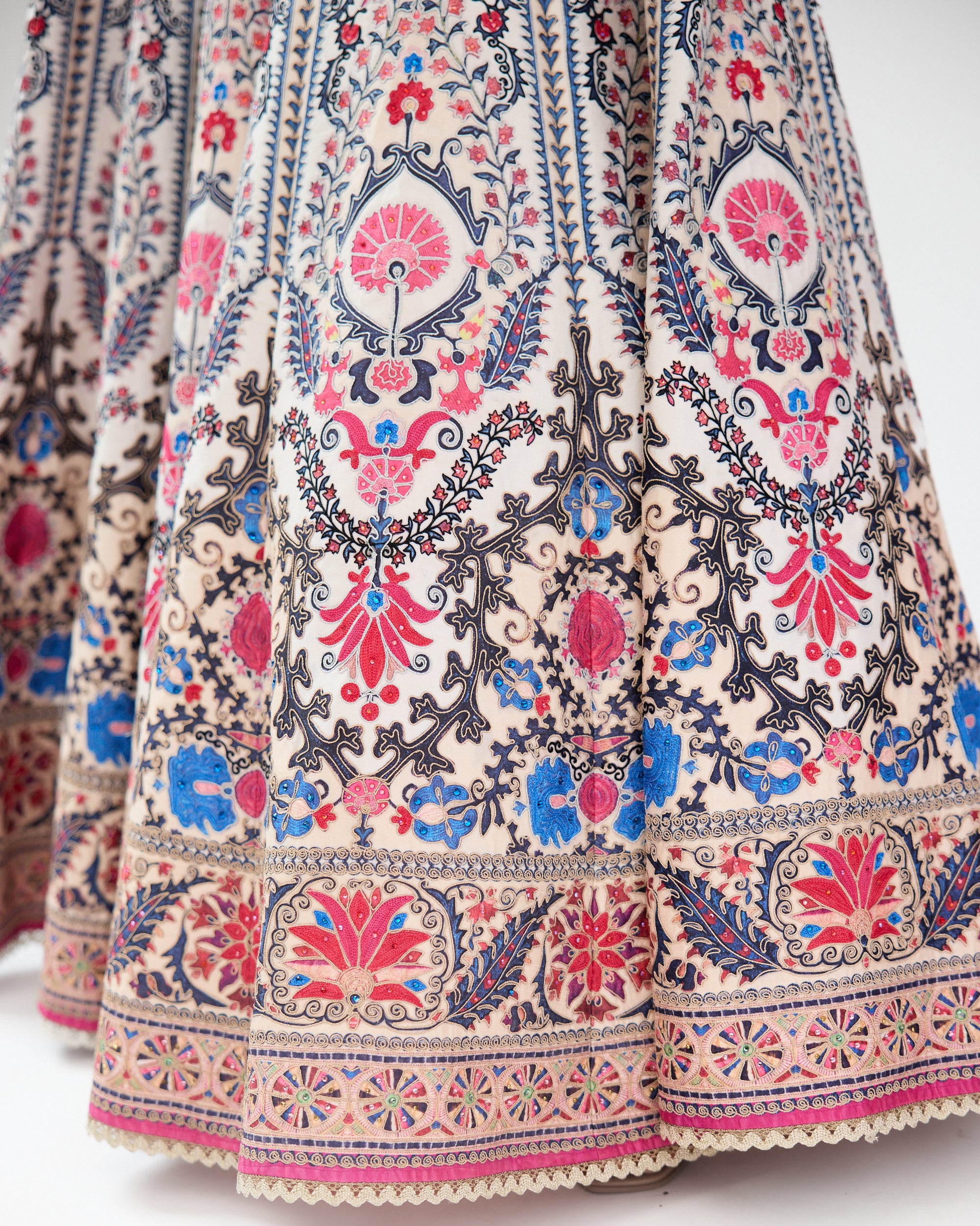 A Bukhara Summer : Leela - Ivory/Pink