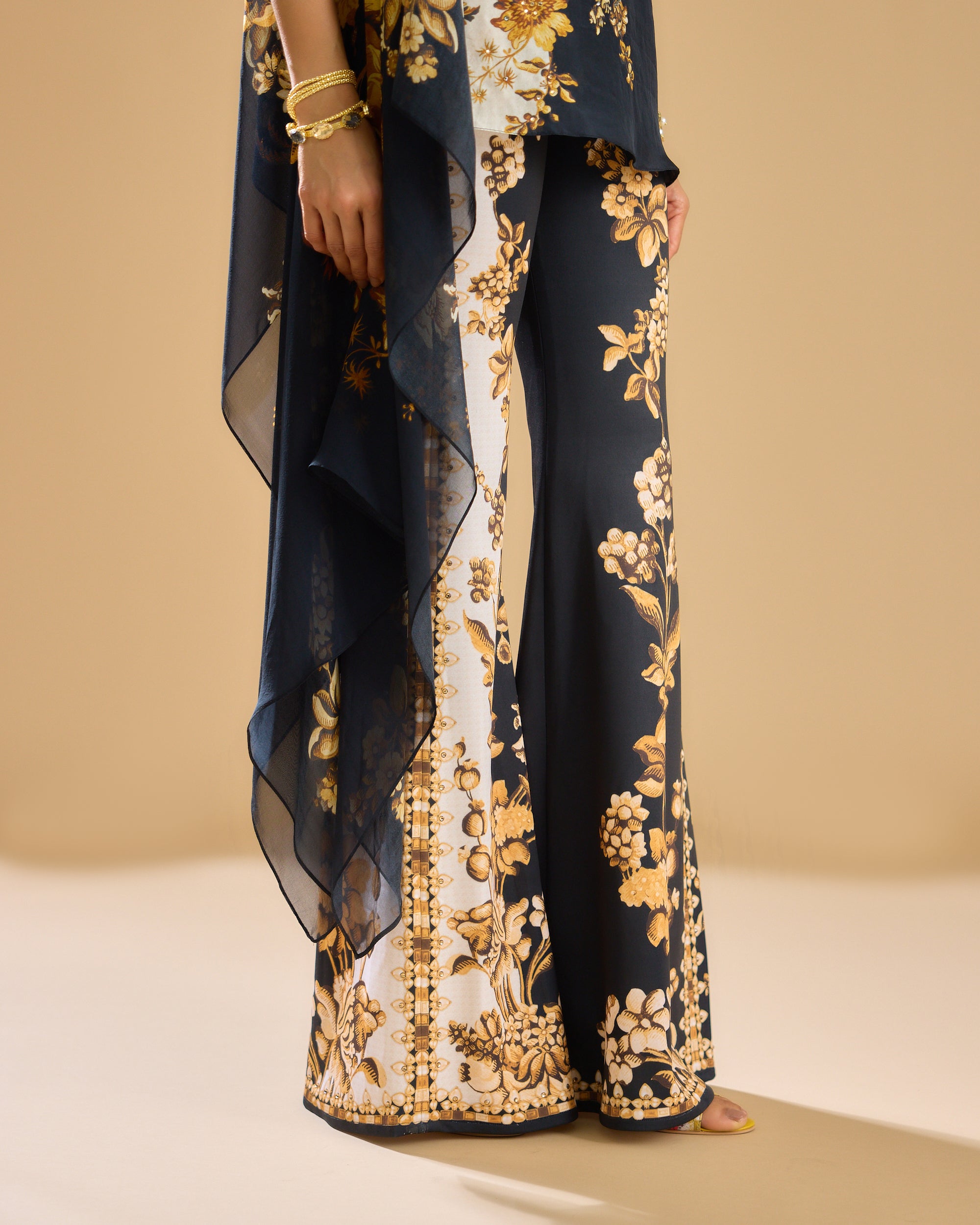 Nizam : Sara - Black/Gold
