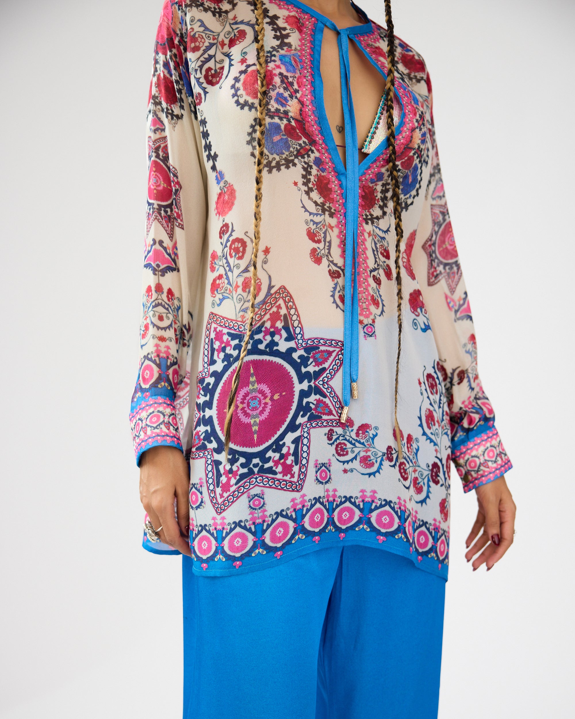 A Bukhara Summer : Noor - Ivory/Blue