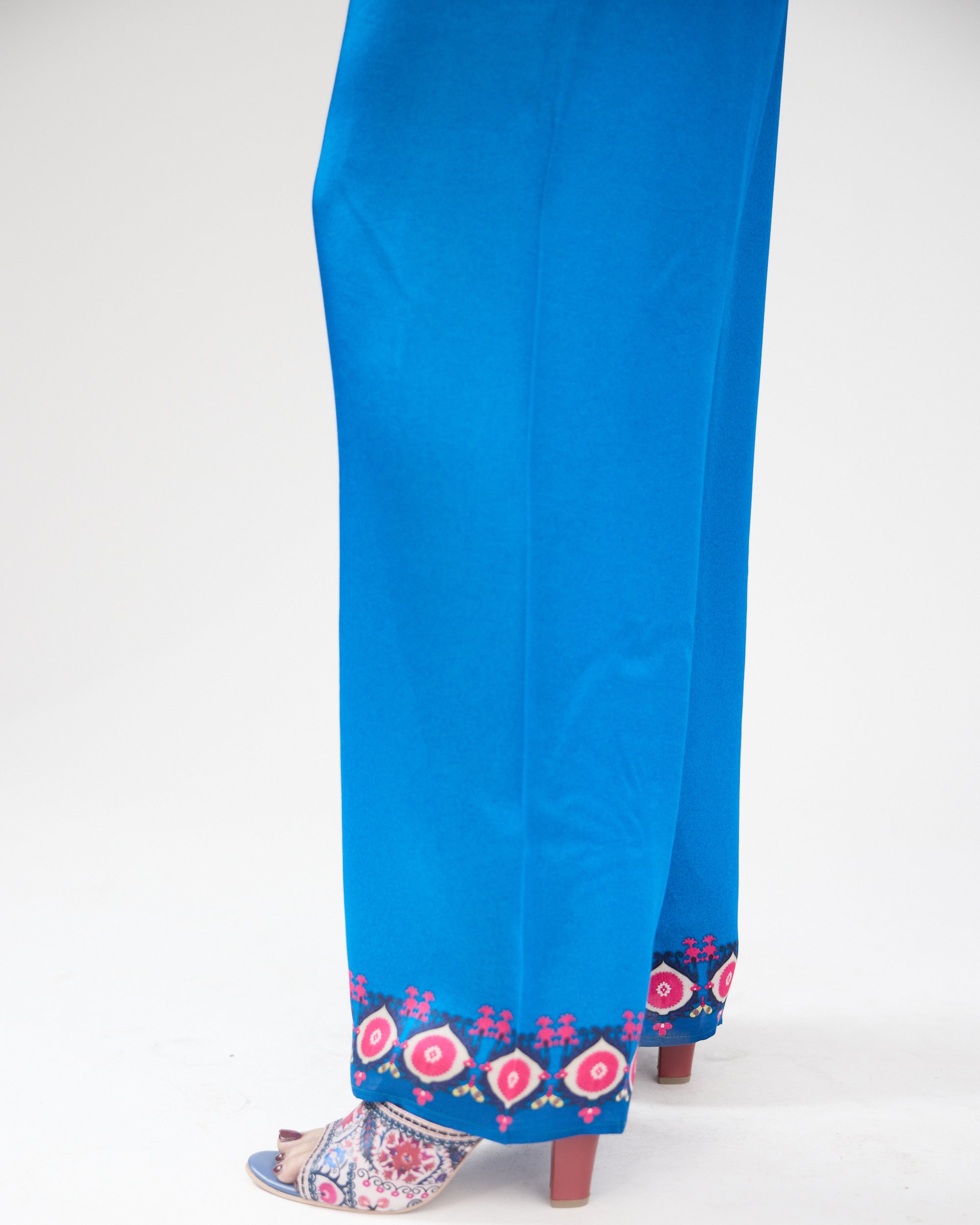 A Bukhara Summer : Noor - Ivory/Blue