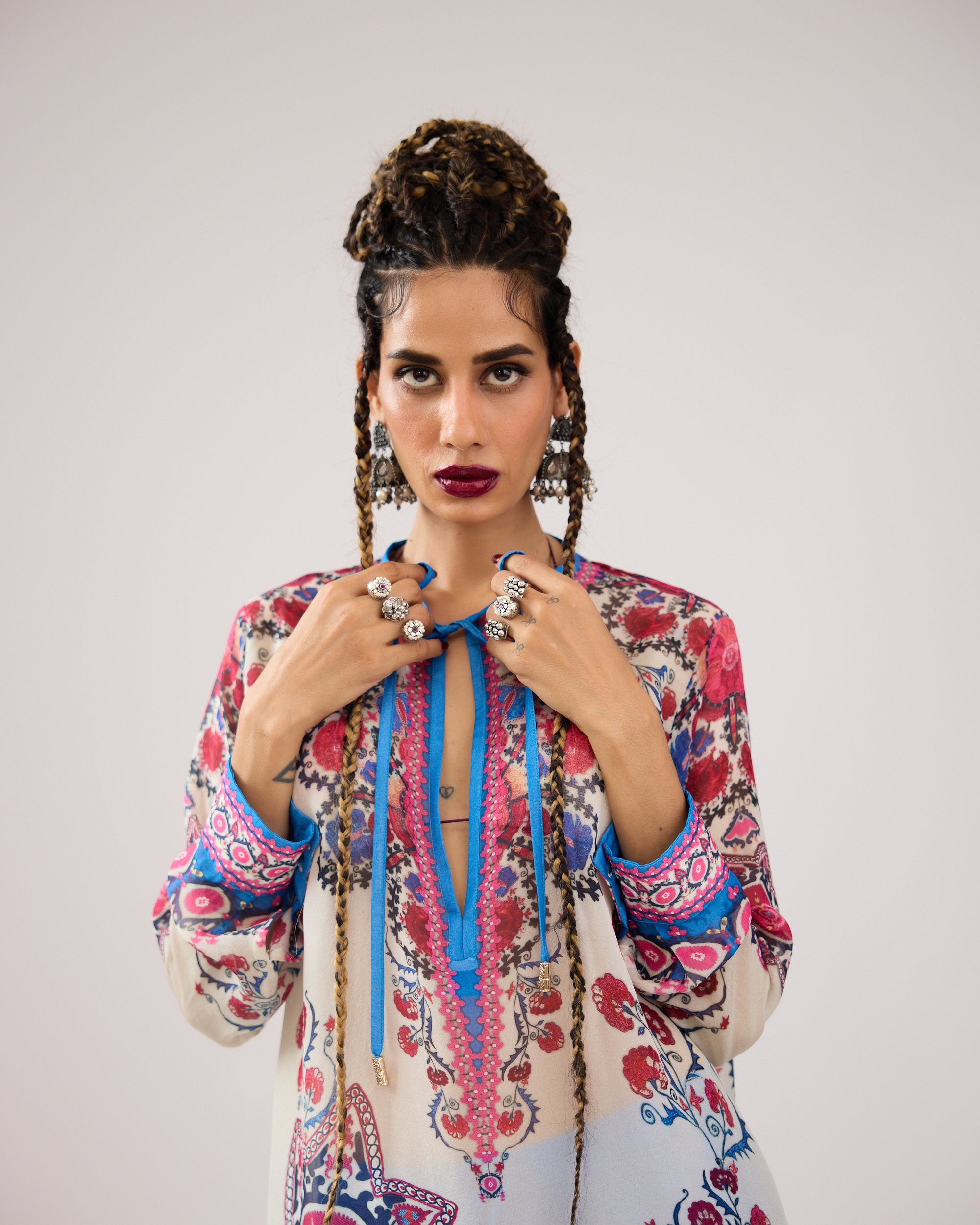A Bukhara Summer : Noor - Ivory/Blue