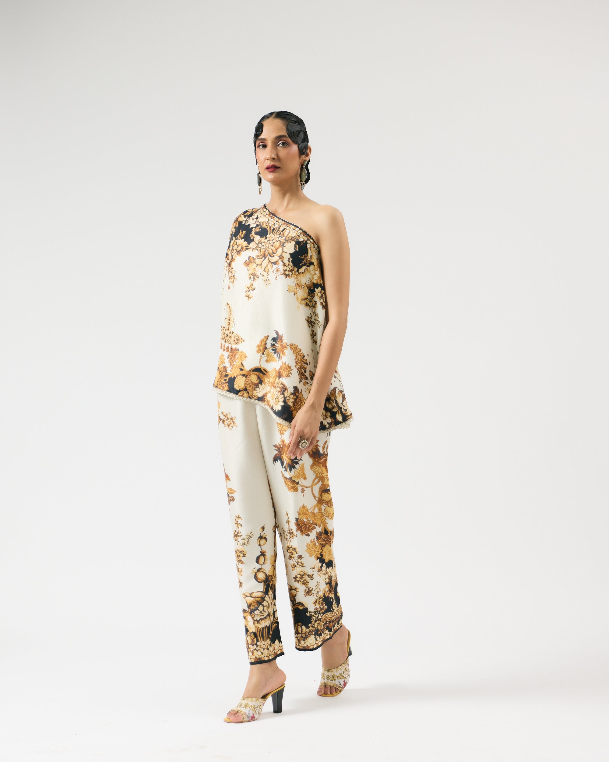 Nizam : Azam - Ivory/Black