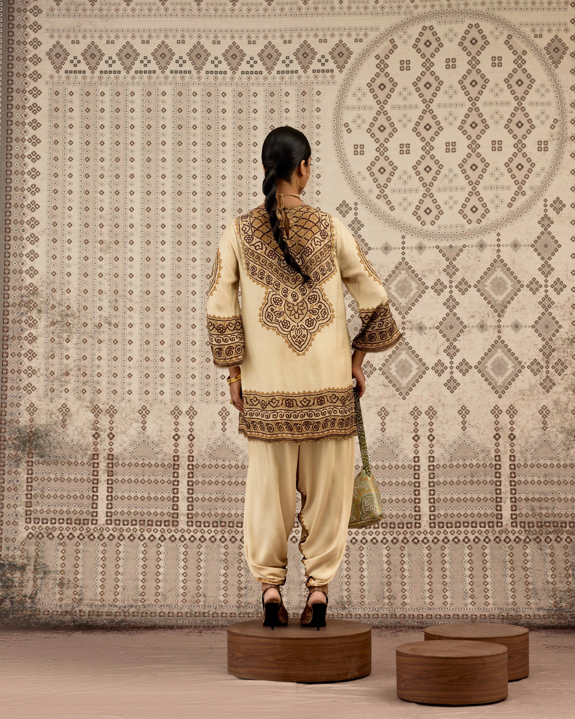 BANDHEJ : Resham