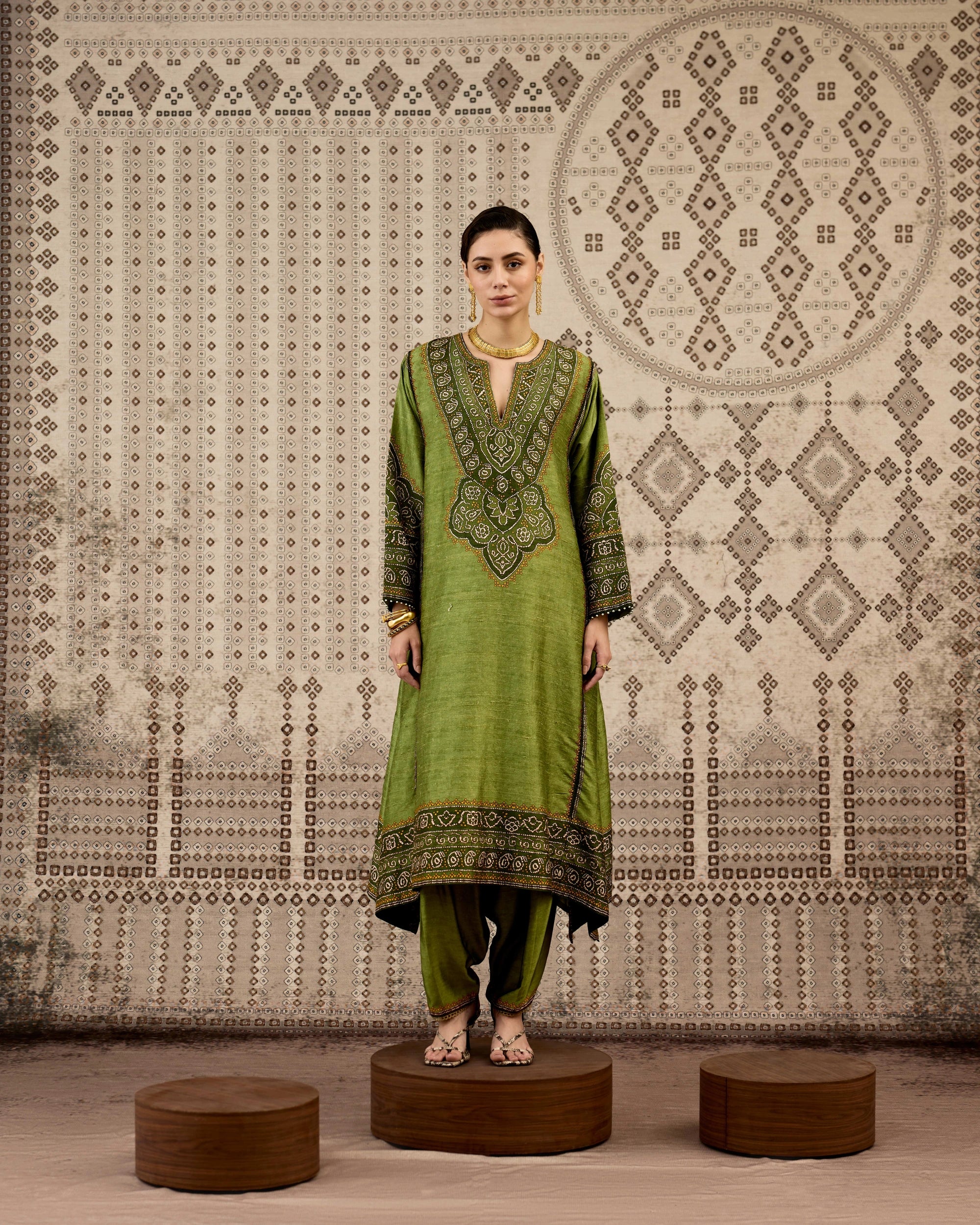 BANDHEJ : Amrapali