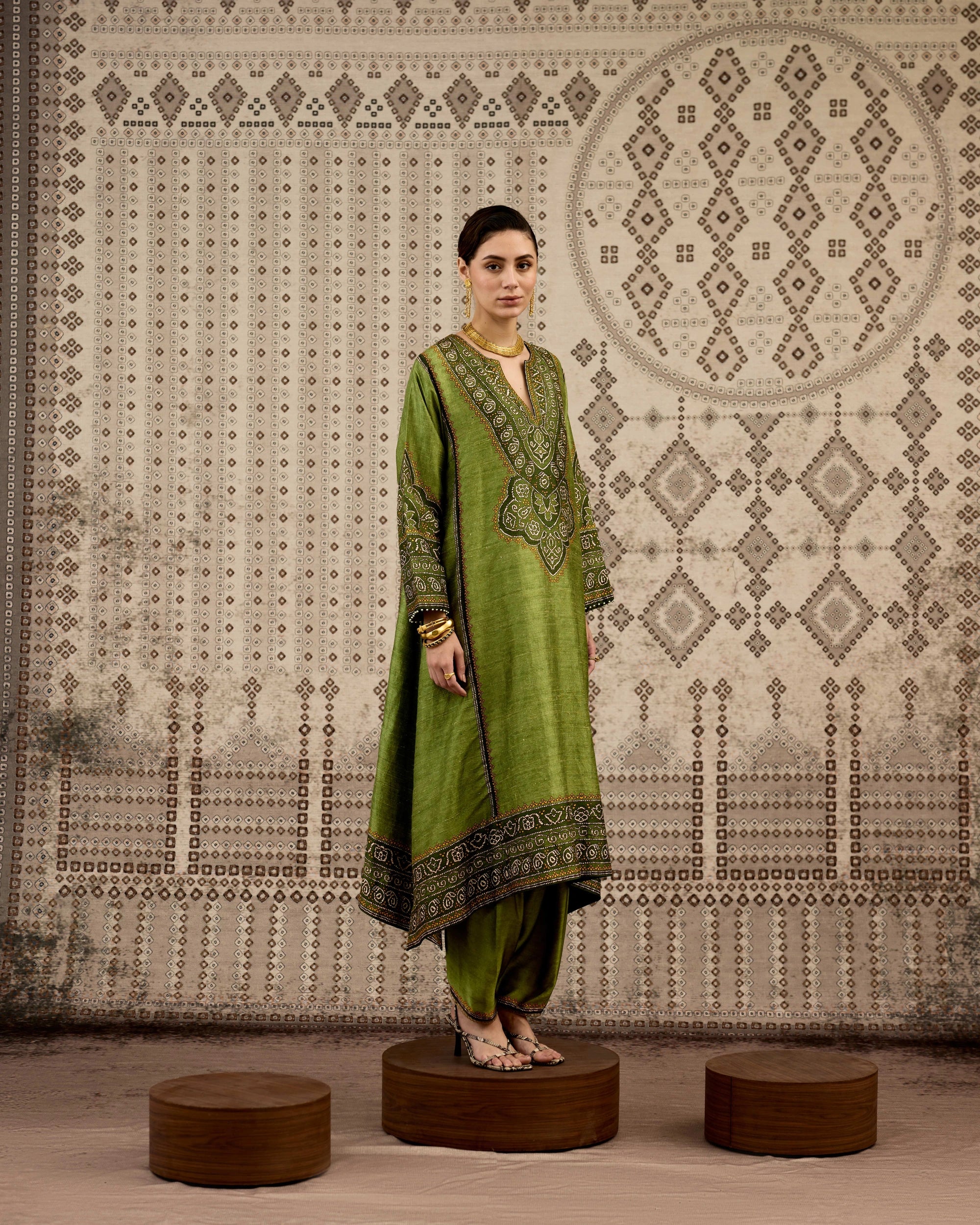 BANDHEJ : Amrapali
