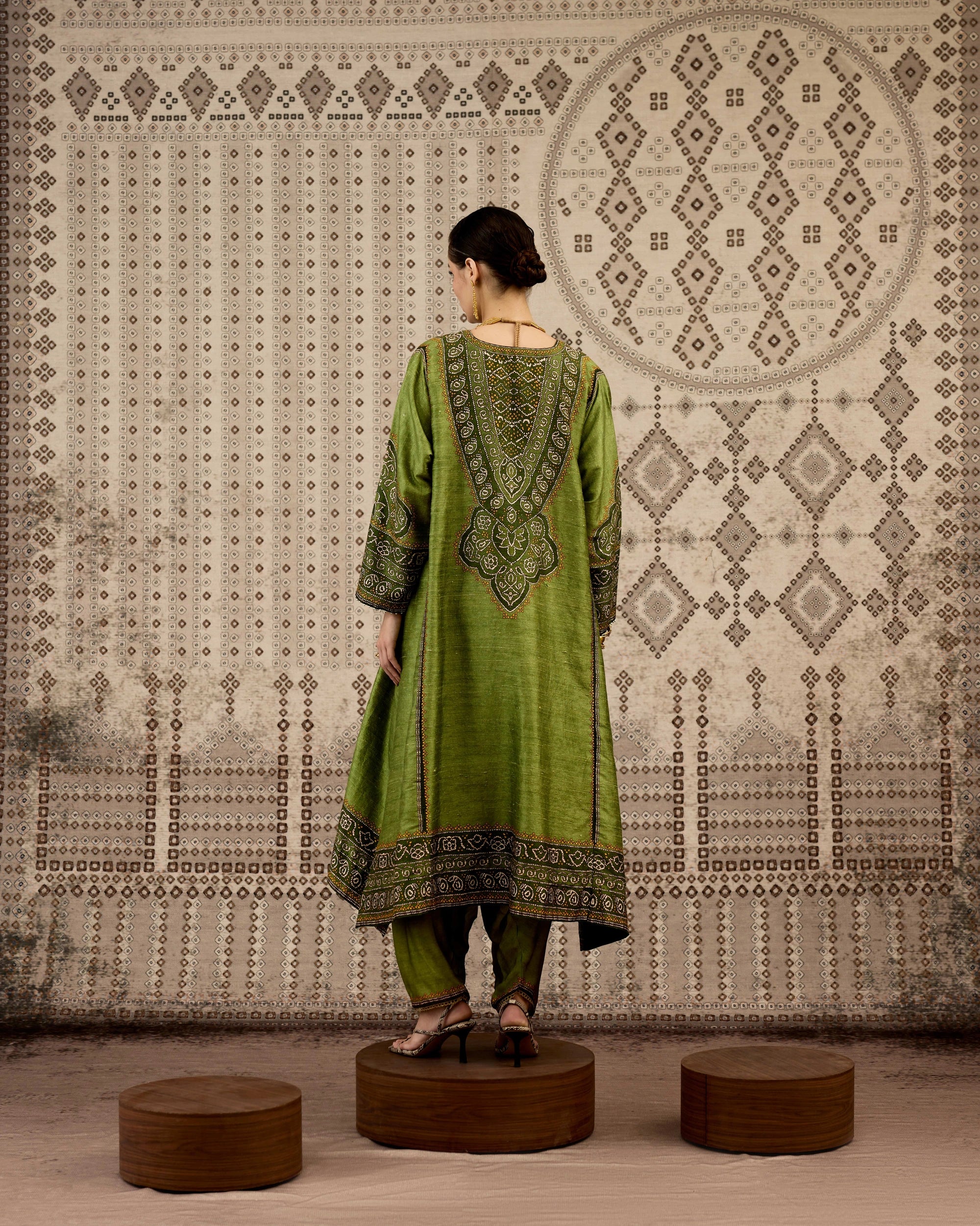 BANDHEJ : Amrapali