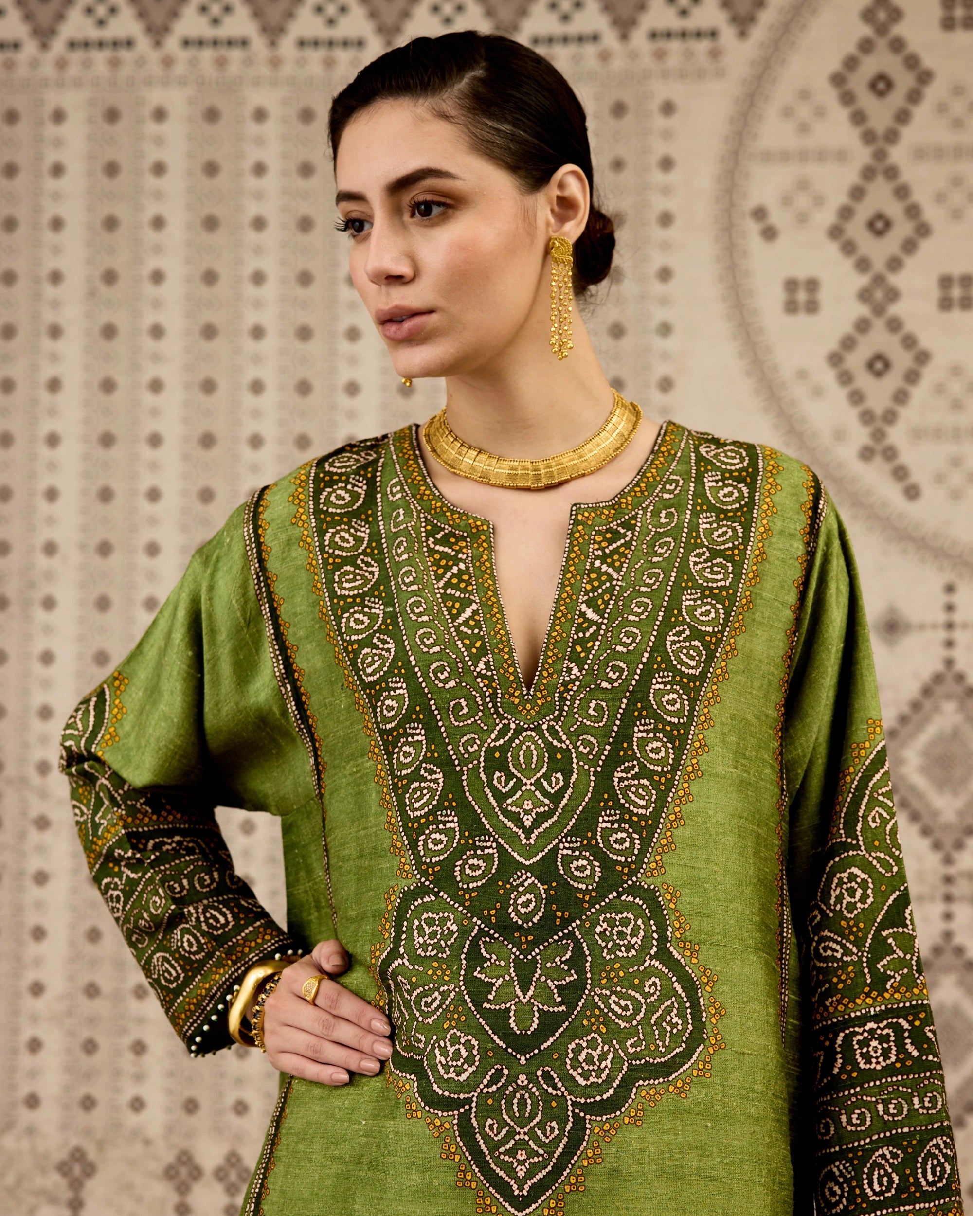 BANDHEJ : Amrapali