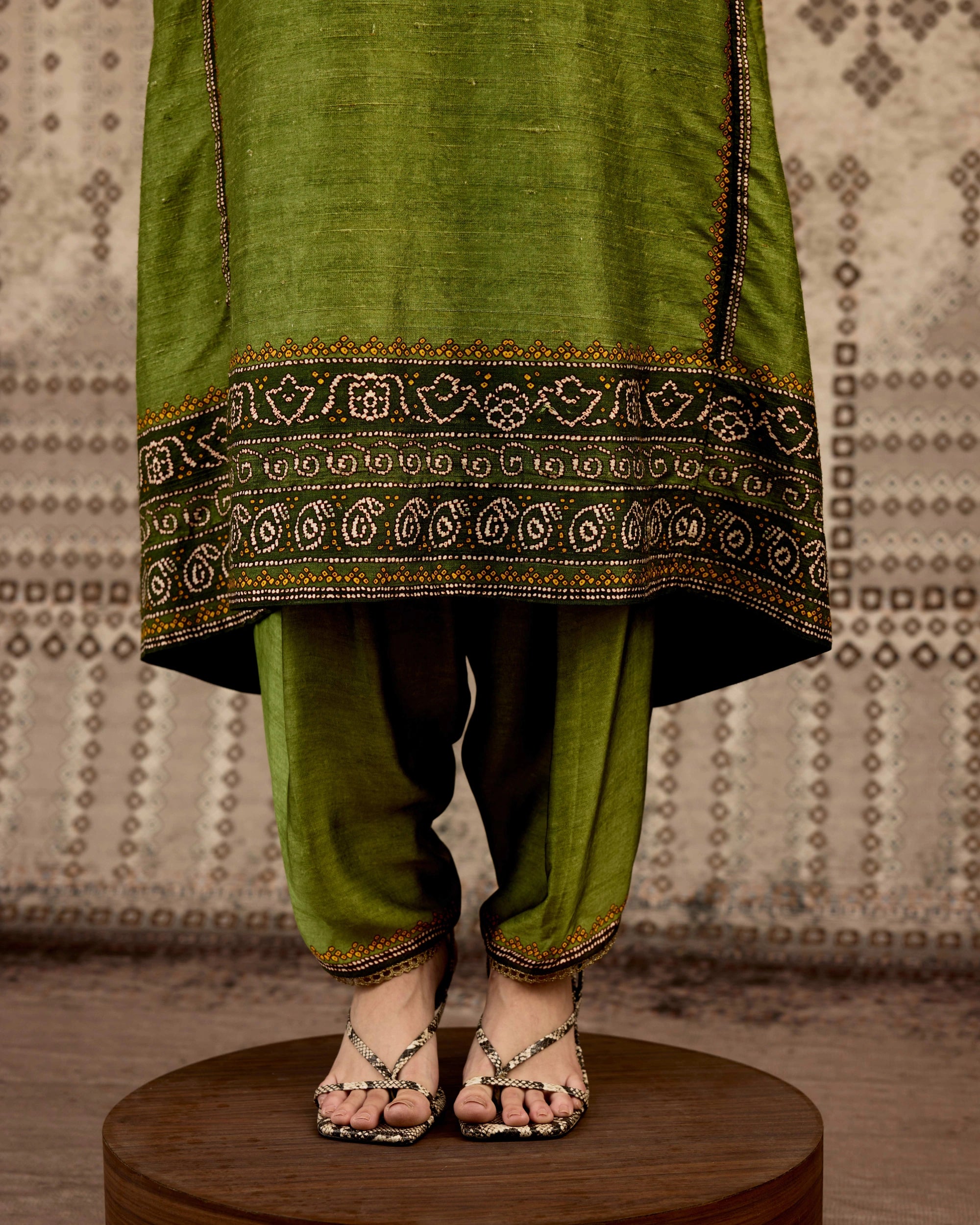 BANDHEJ : Amrapali