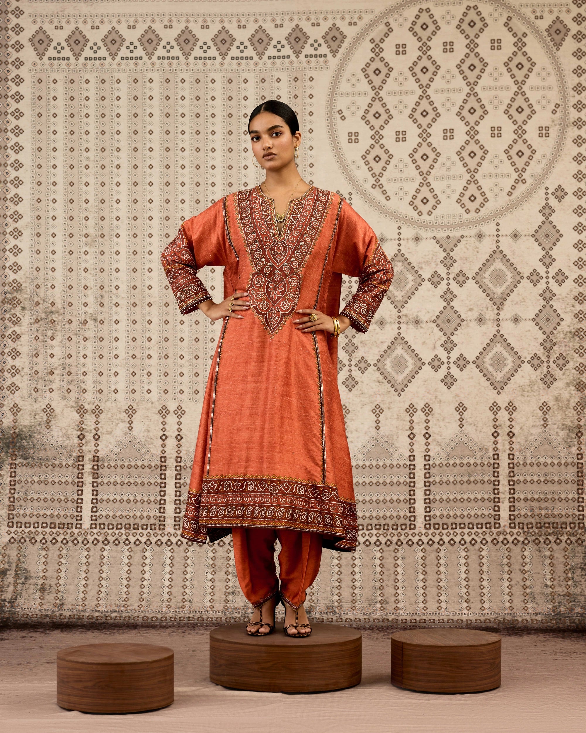 BANDHEJ : Amrapali