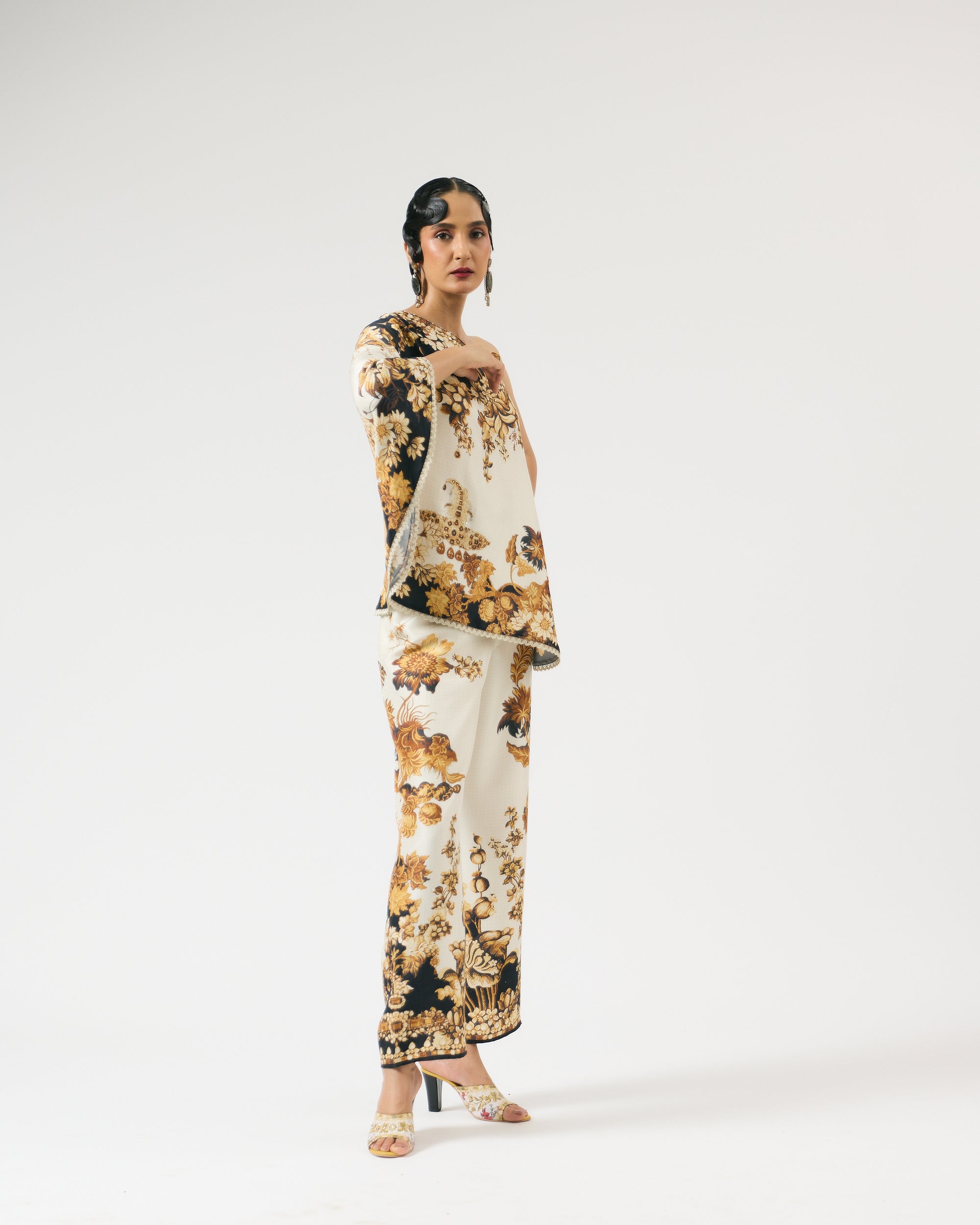 Nizam : Azam - Ivory/Black