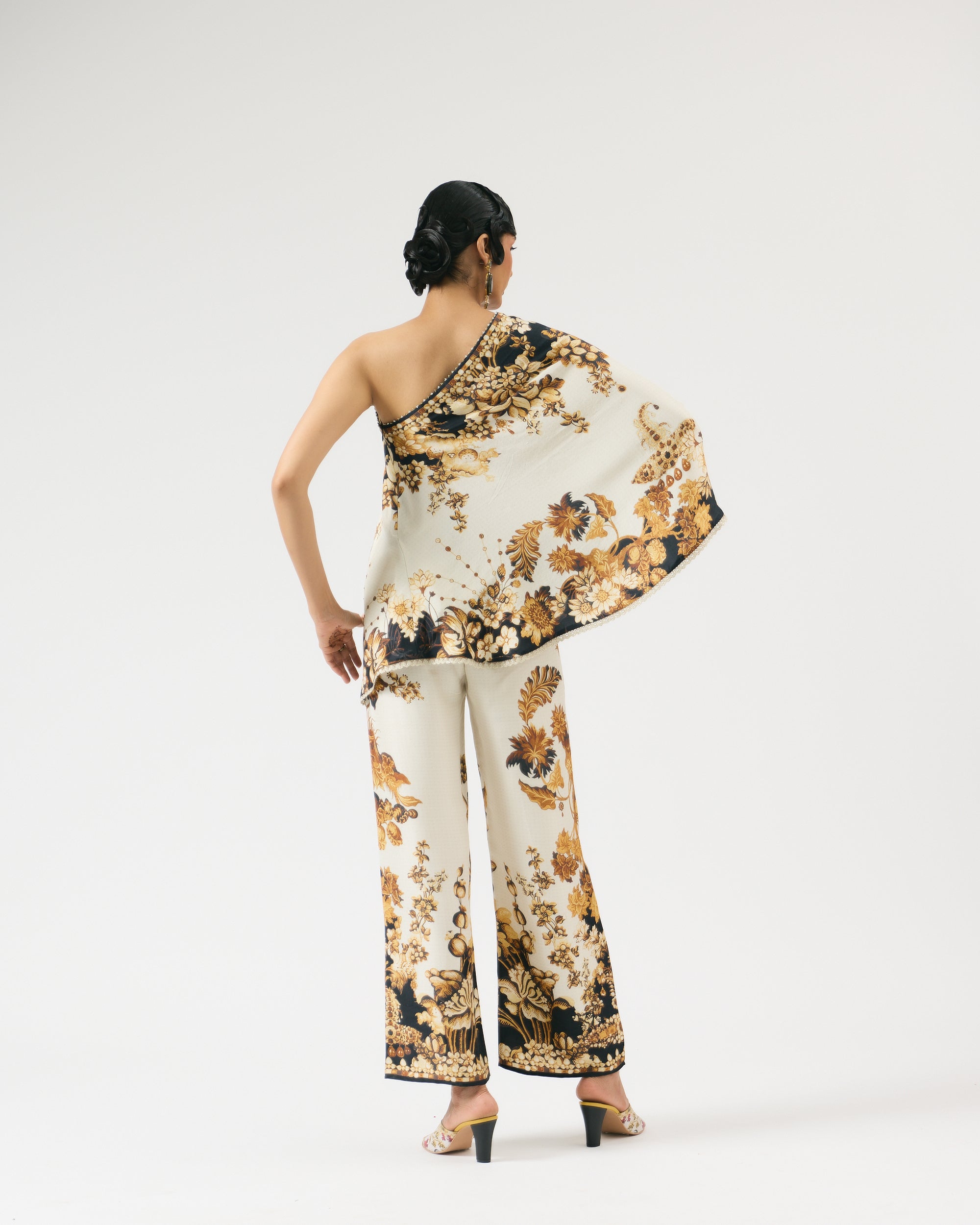 Nizam : Azam - Ivory/Black