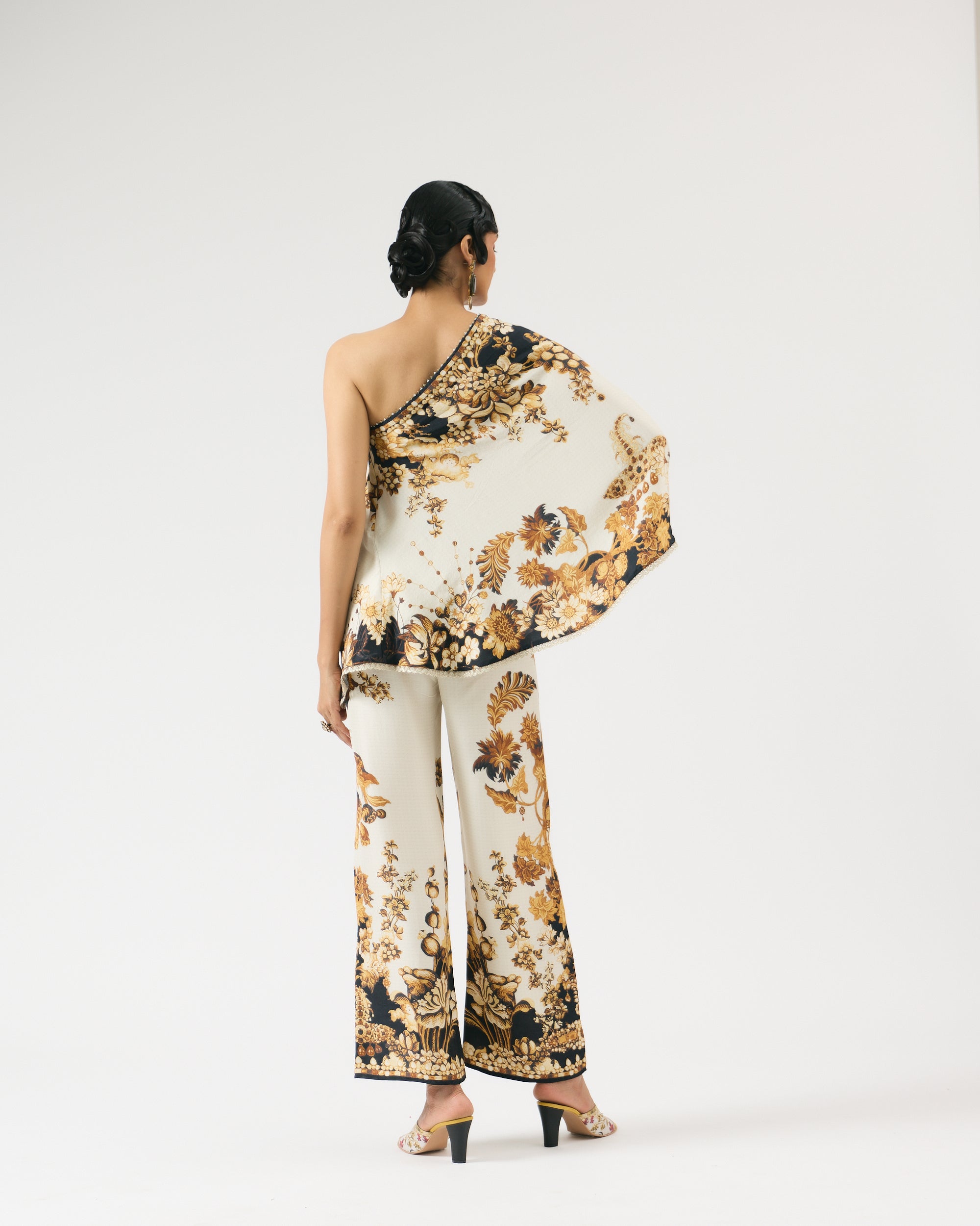 Nizam : Azam - Ivory/Black