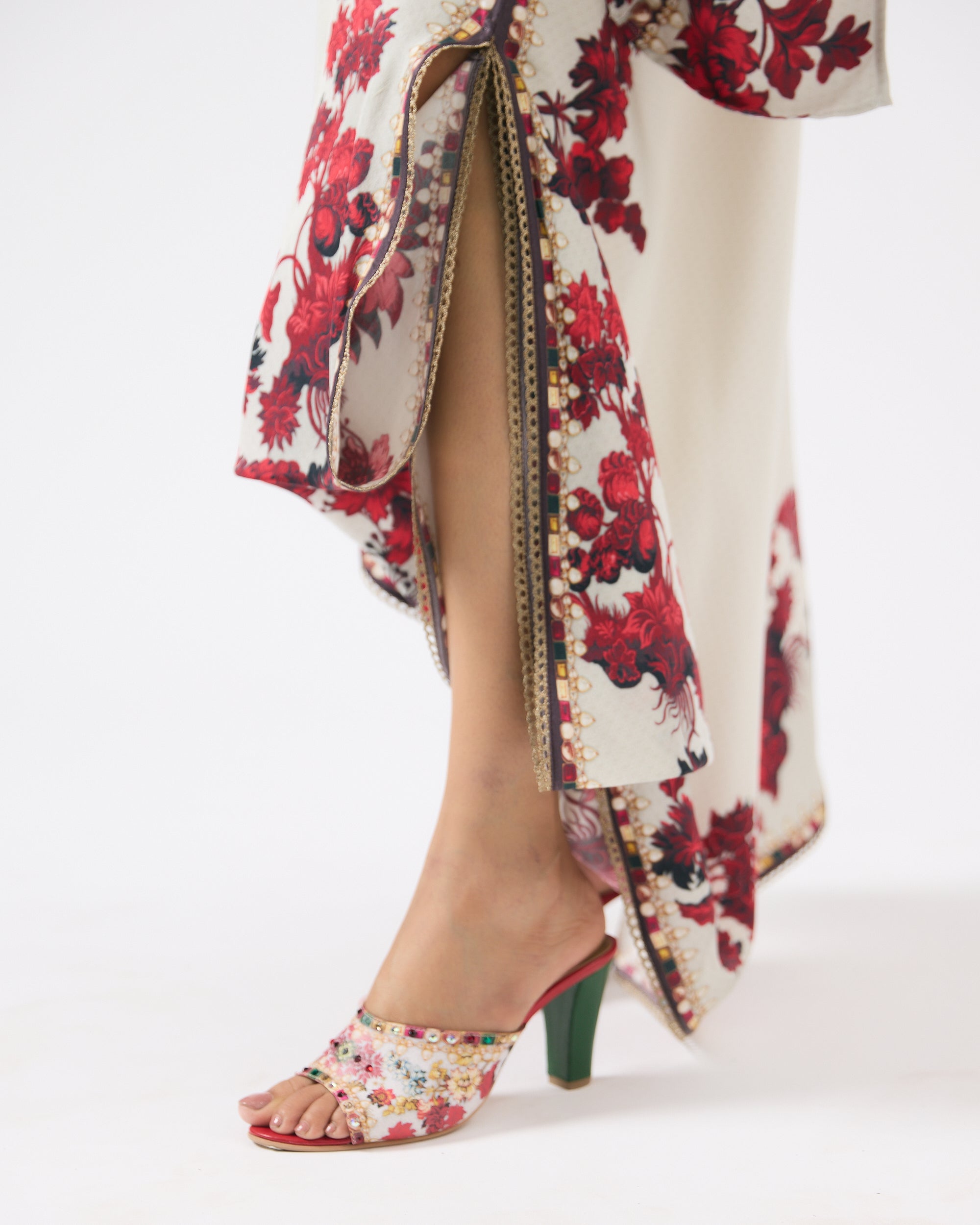 Nizam : Insha - Ivory/Red