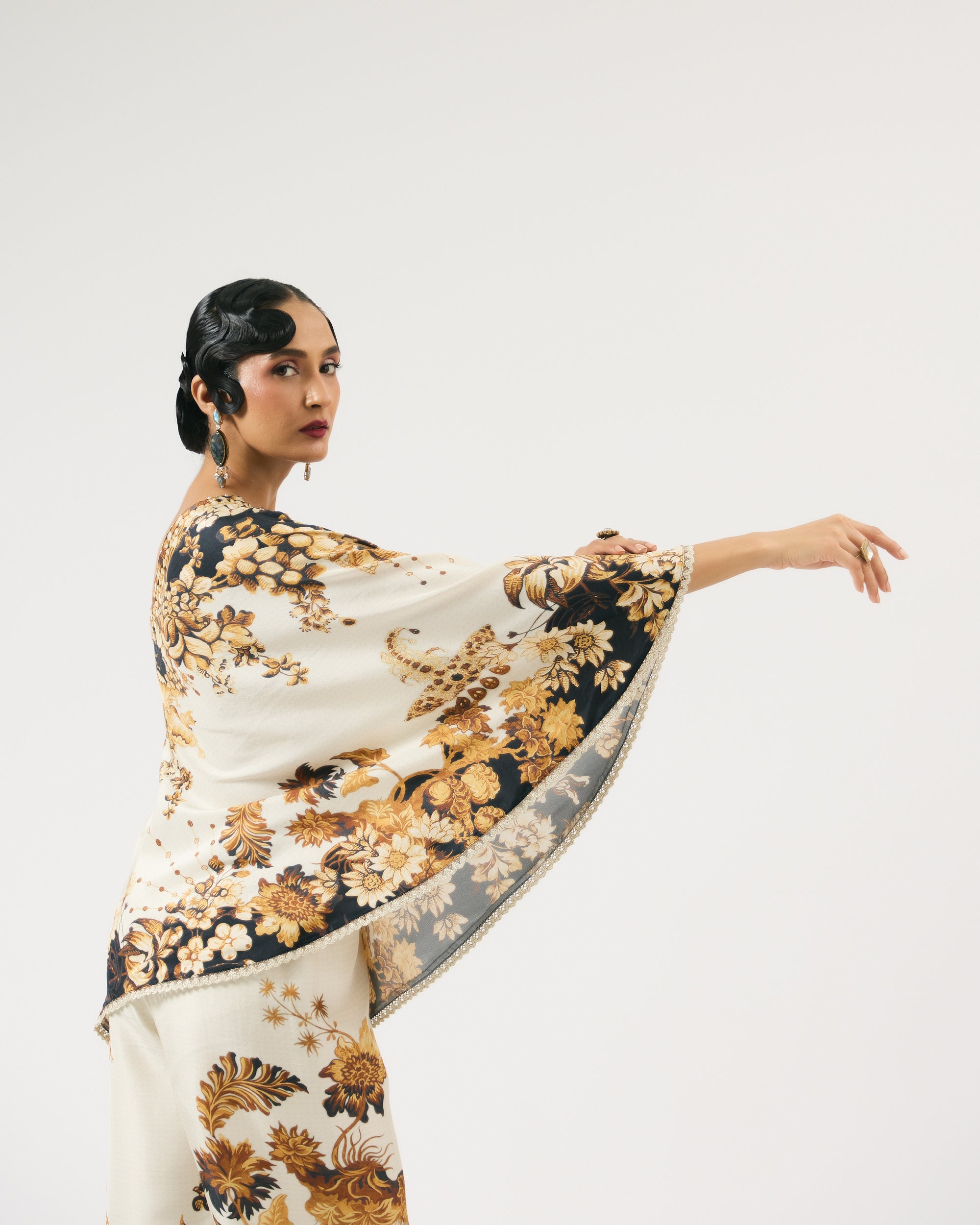 Nizam : Azam - Ivory/Black
