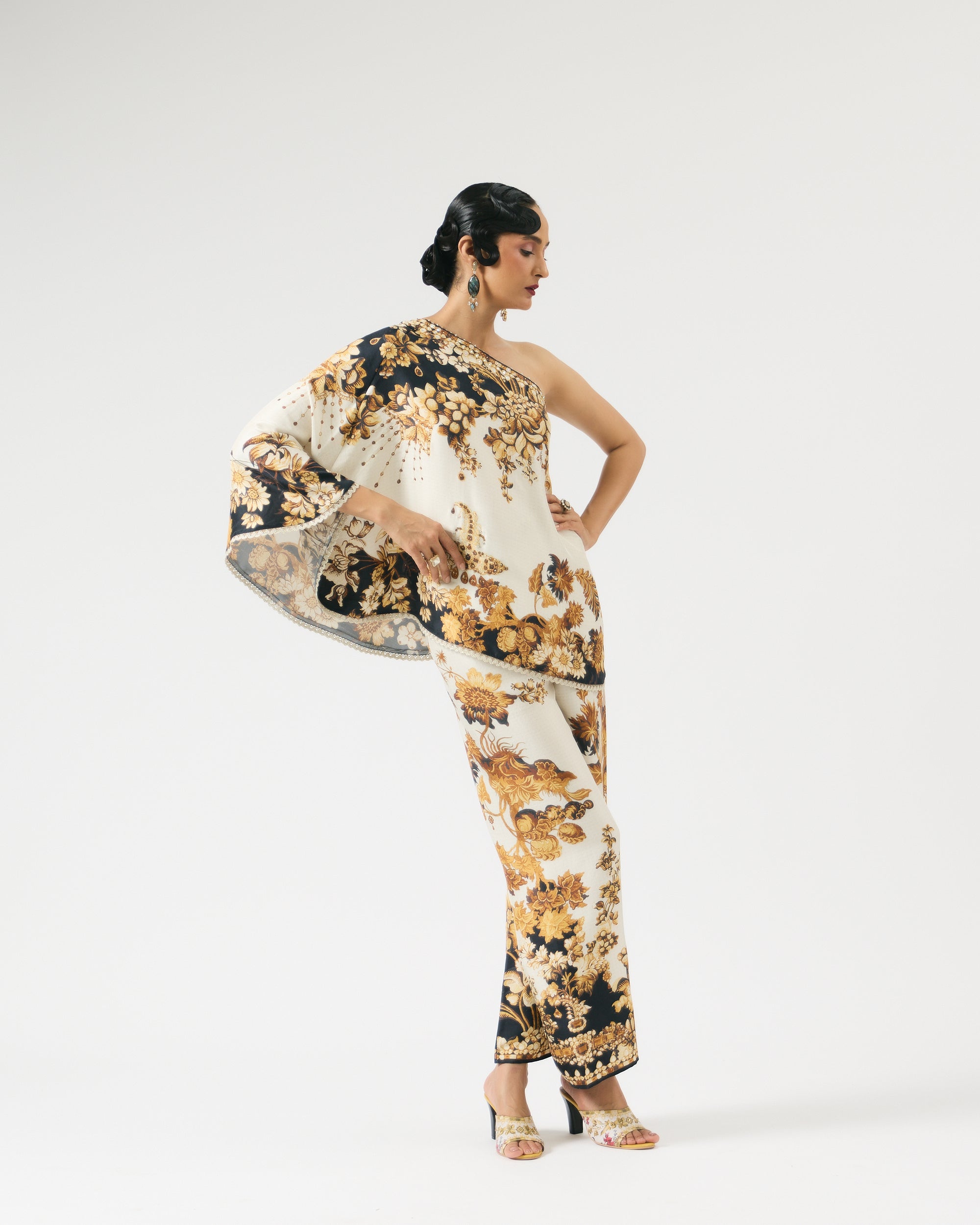 Nizam : Azam - Ivory/Black