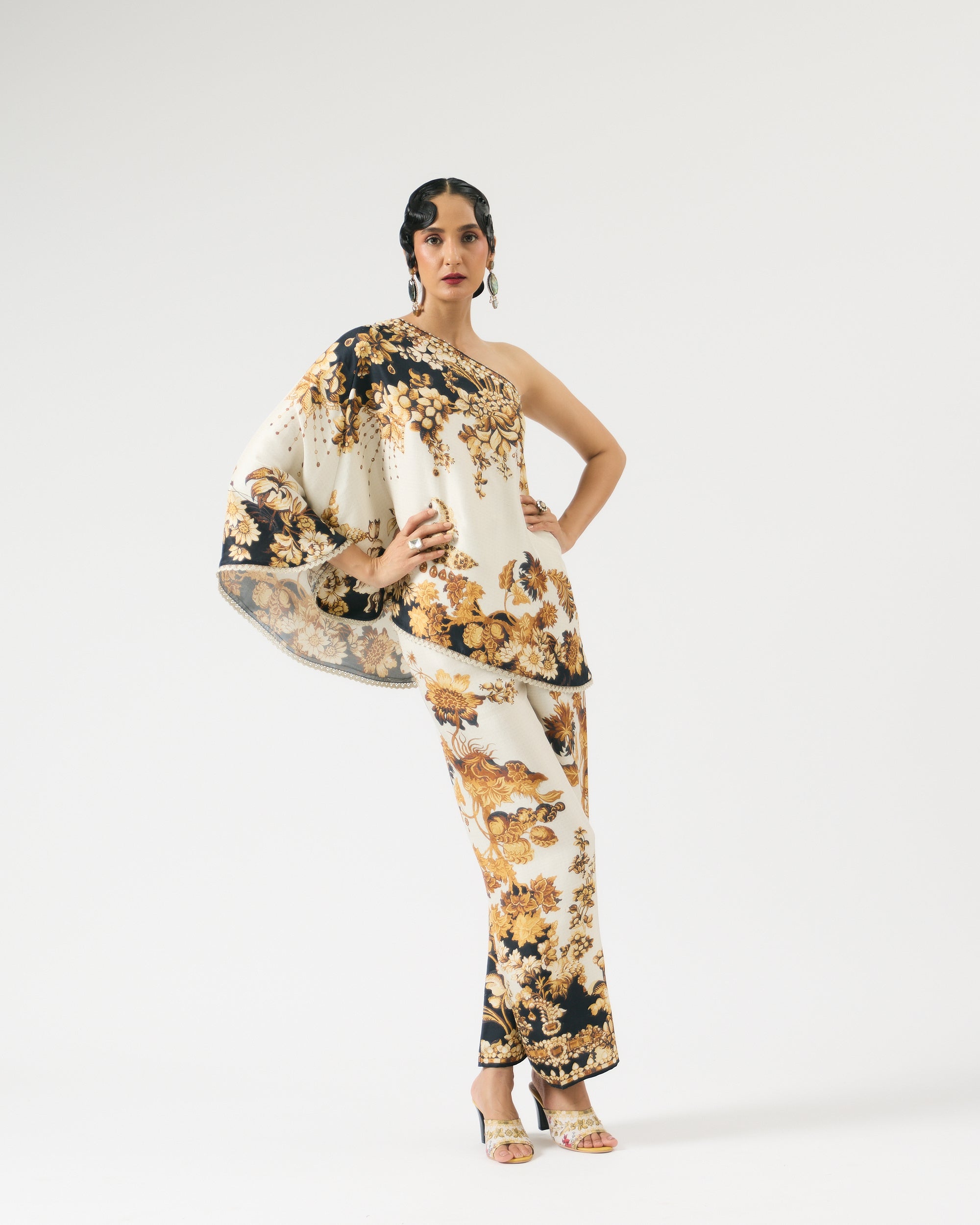 Nizam : Azam - Ivory/Black