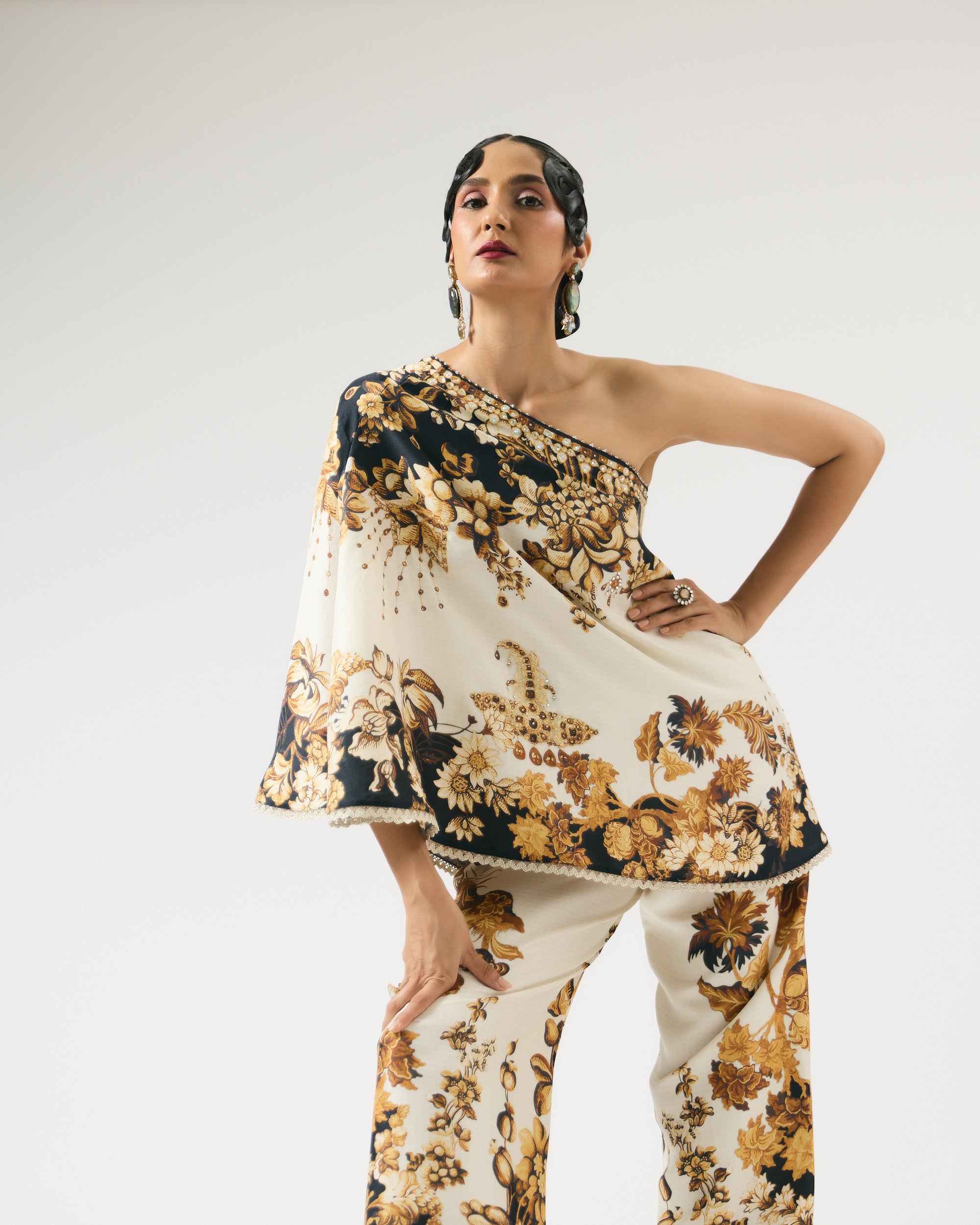 Nizam : Azam - Ivory/Black