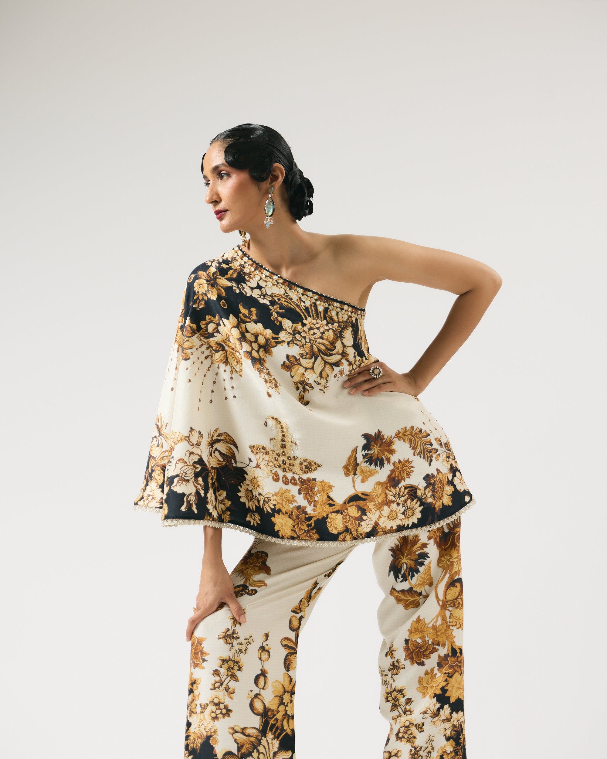 Nizam : Azam - Ivory/Black