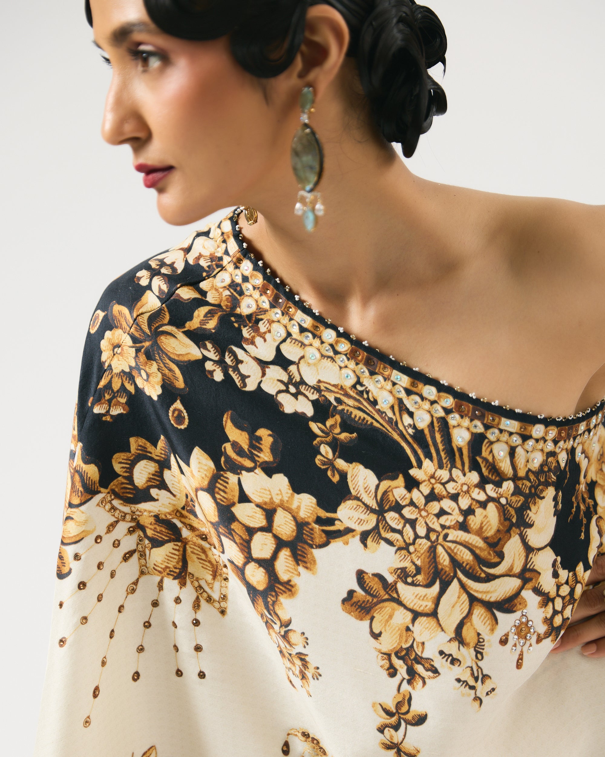 Nizam : Azam - Ivory/Black