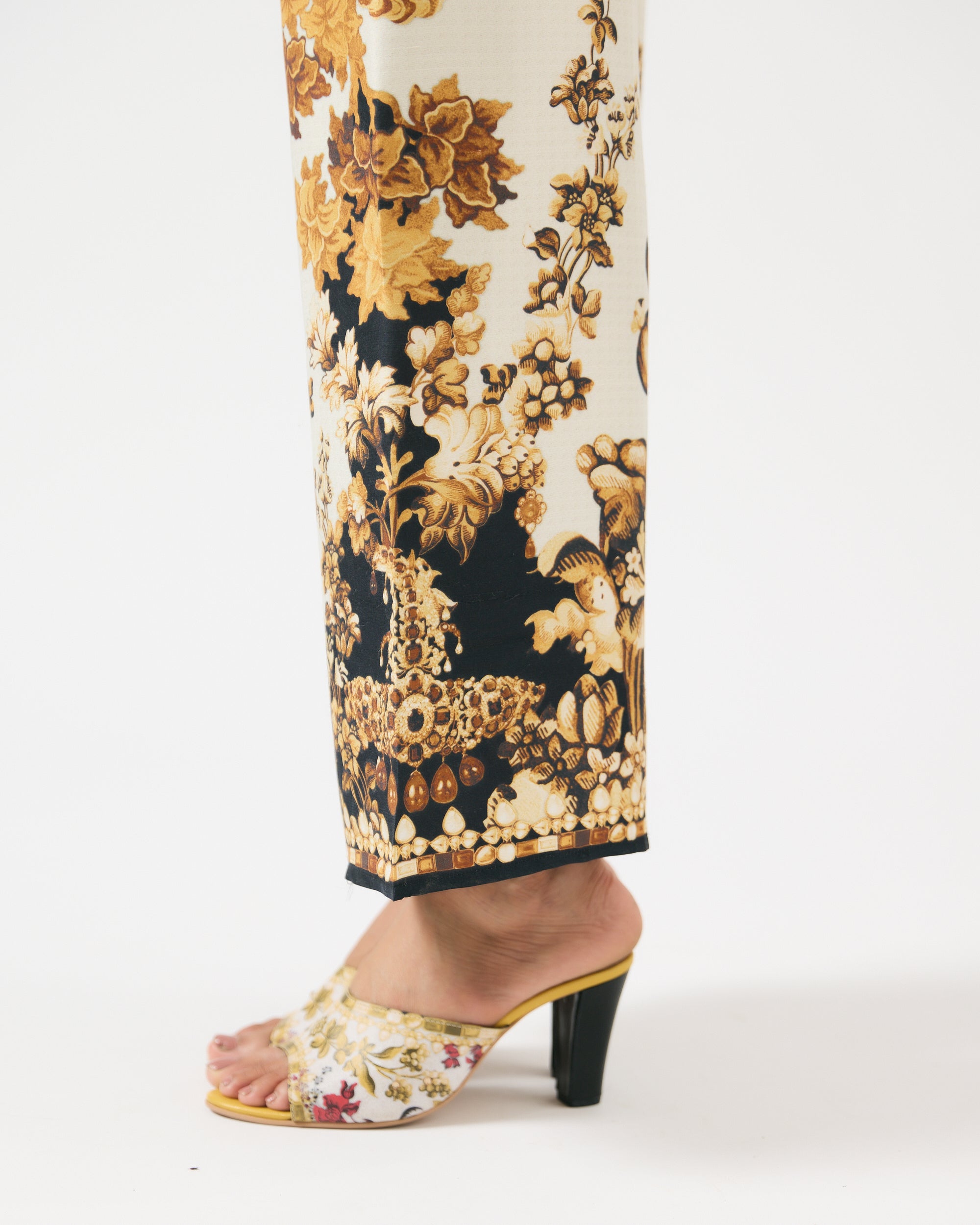 Nizam : Azam - Ivory/Black