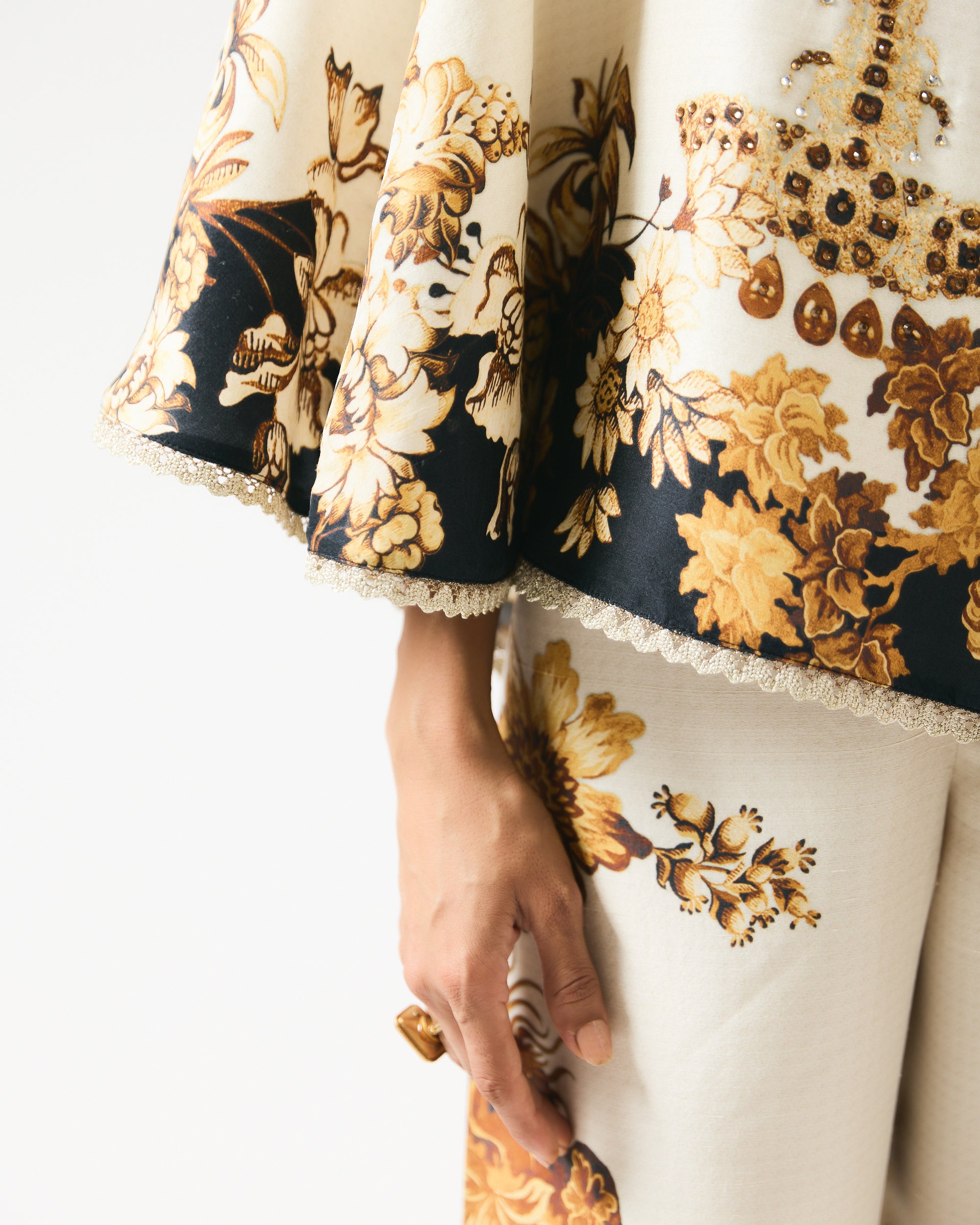 Nizam : Azam - Ivory/Black