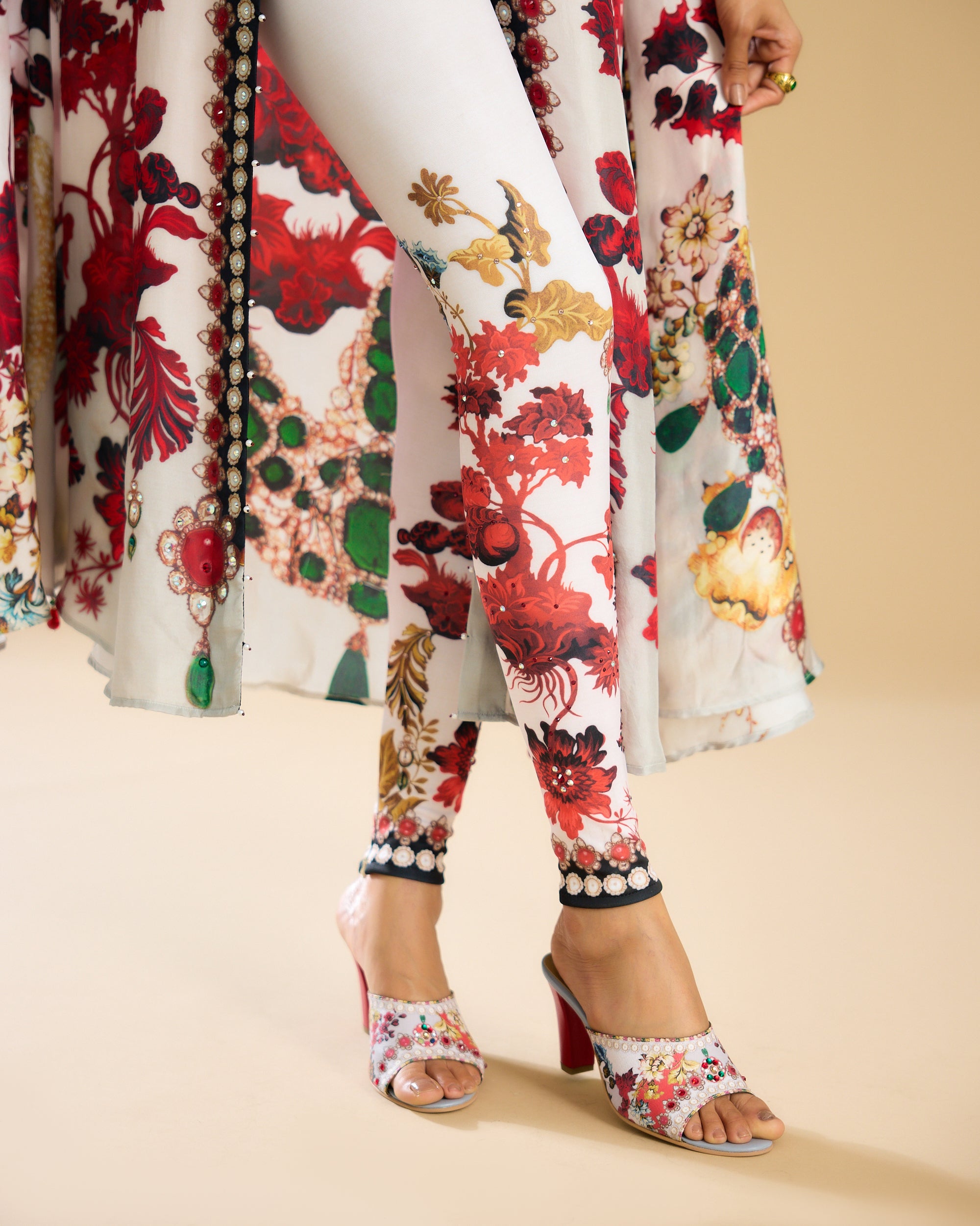 Nizam : Kandisa - Ivory/Red