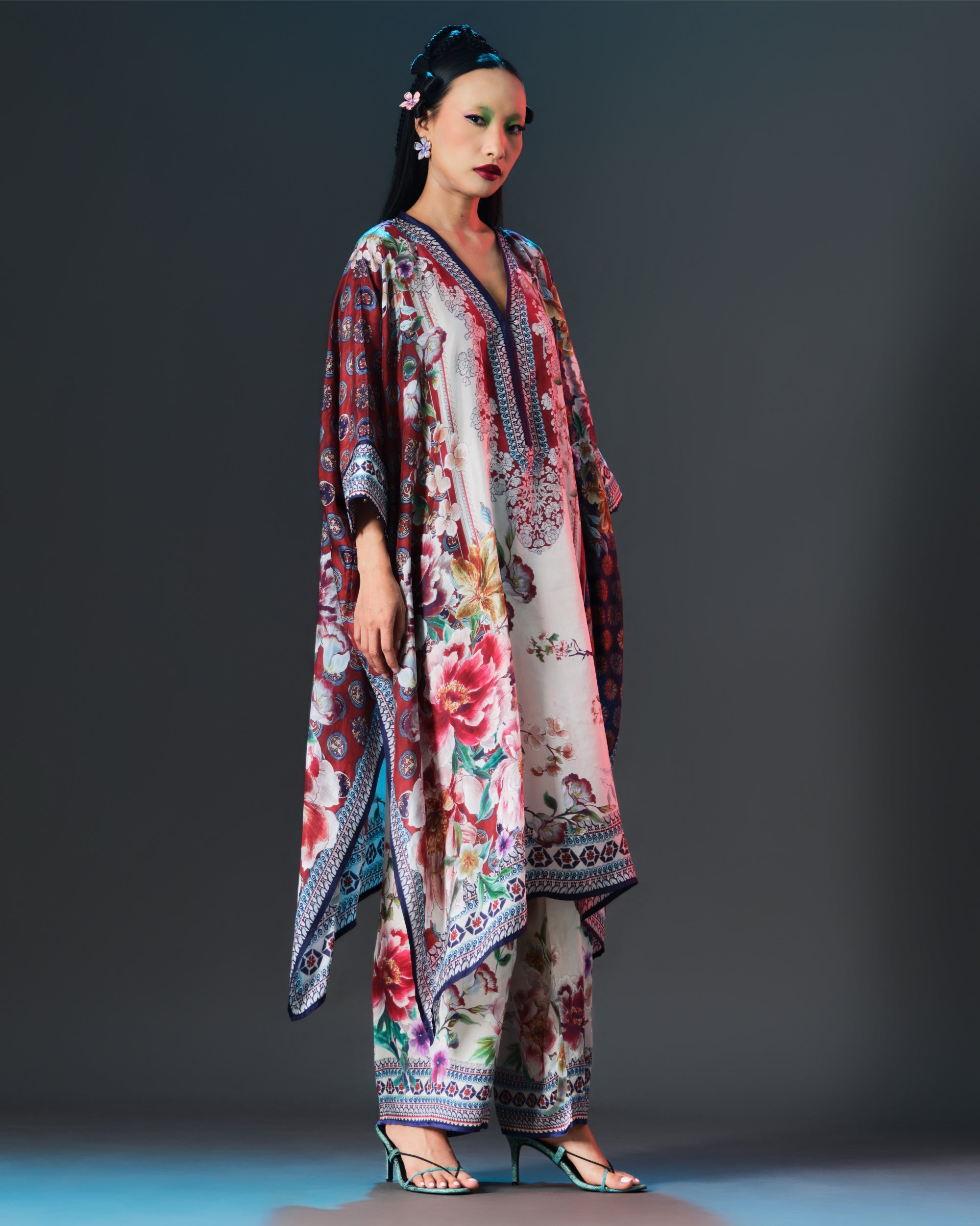 Ikebana : Chantelle 42" - Burgundy/Beige
