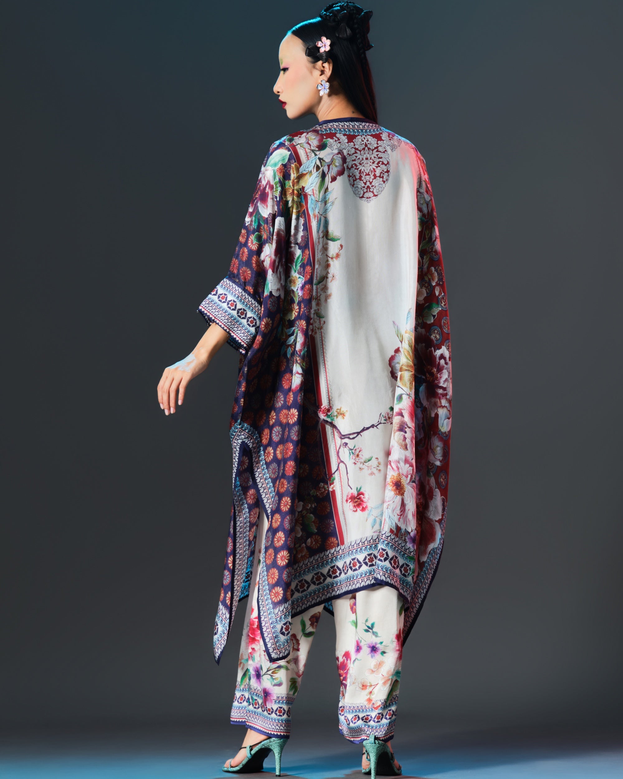 Ikebana : Chantelle 42" - Burgundy/Beige