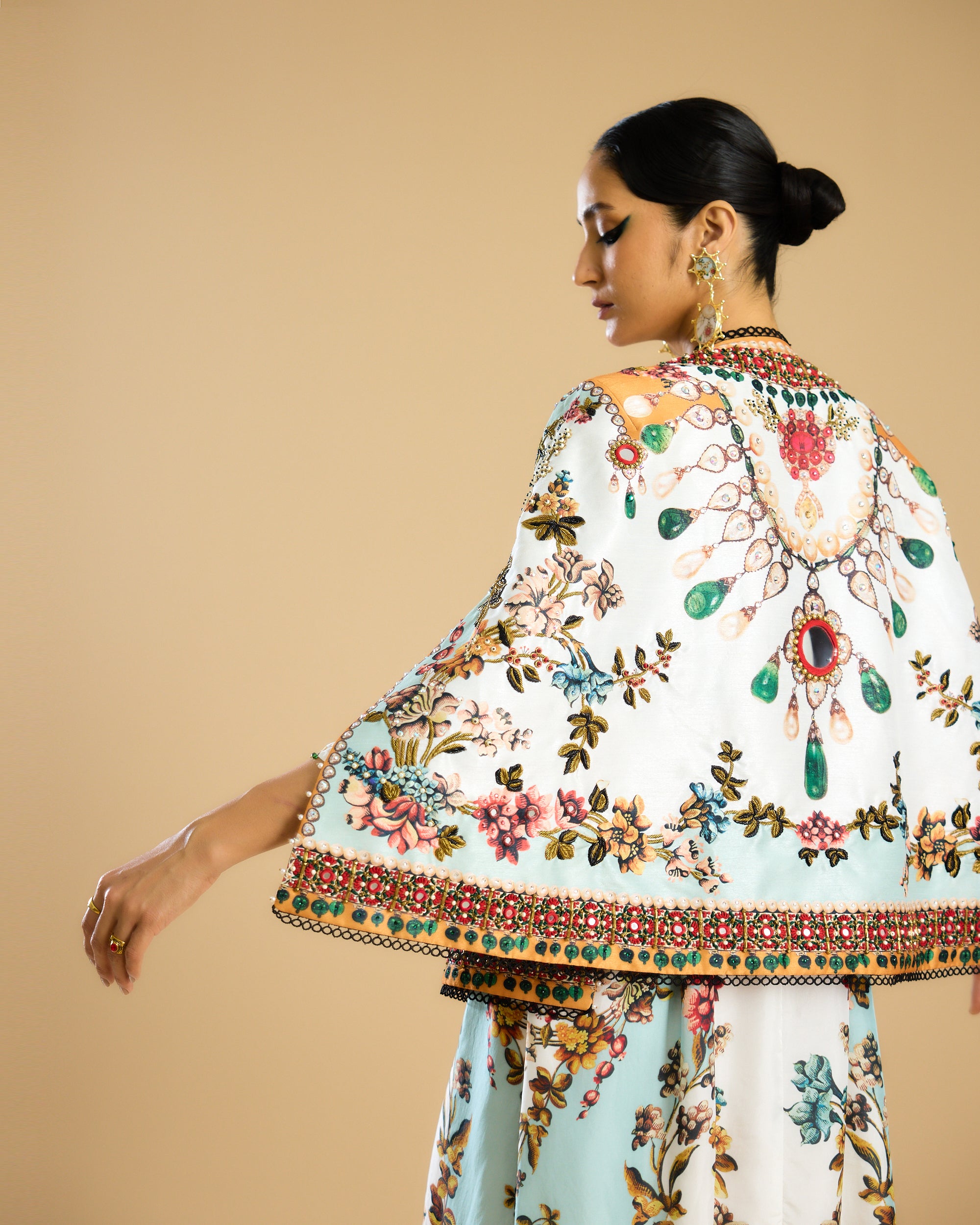 Nizam : Madina/Dasha - Ivory/Aqua