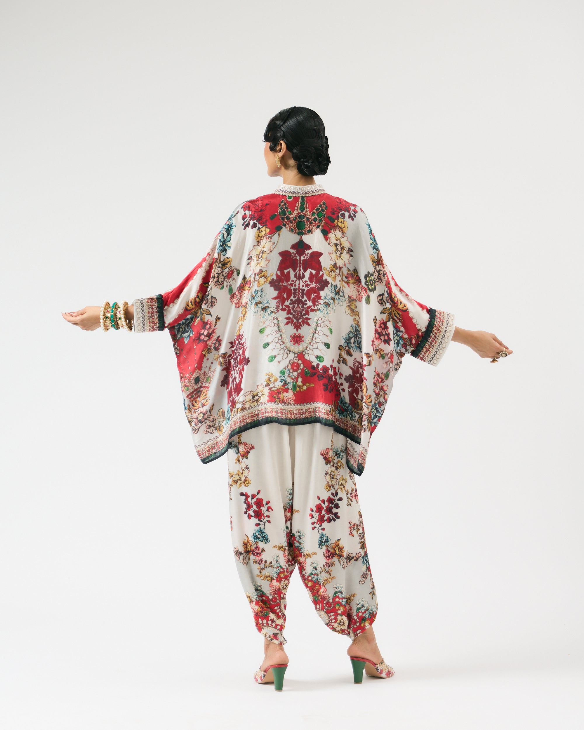 Nizam : Chanel/Sonth - Ivory/Red