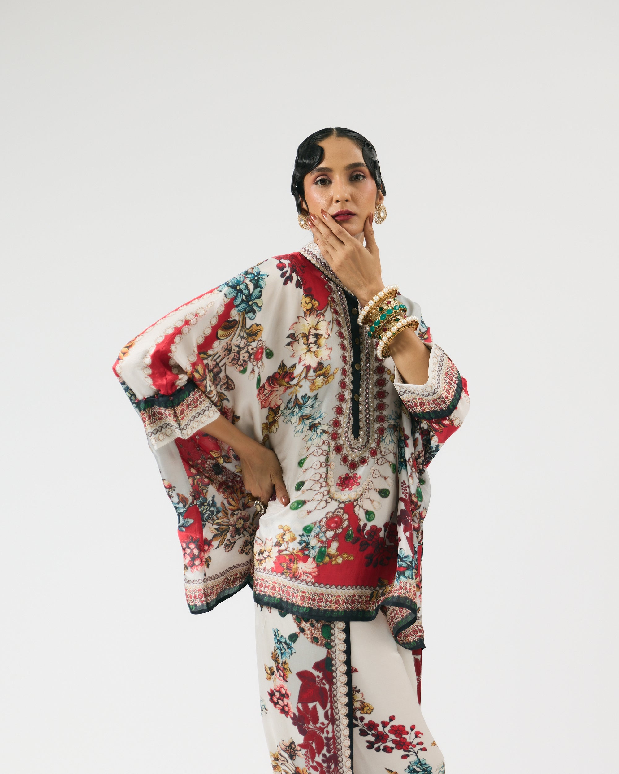 Nizam : Chanel/Sonth - Ivory/Red