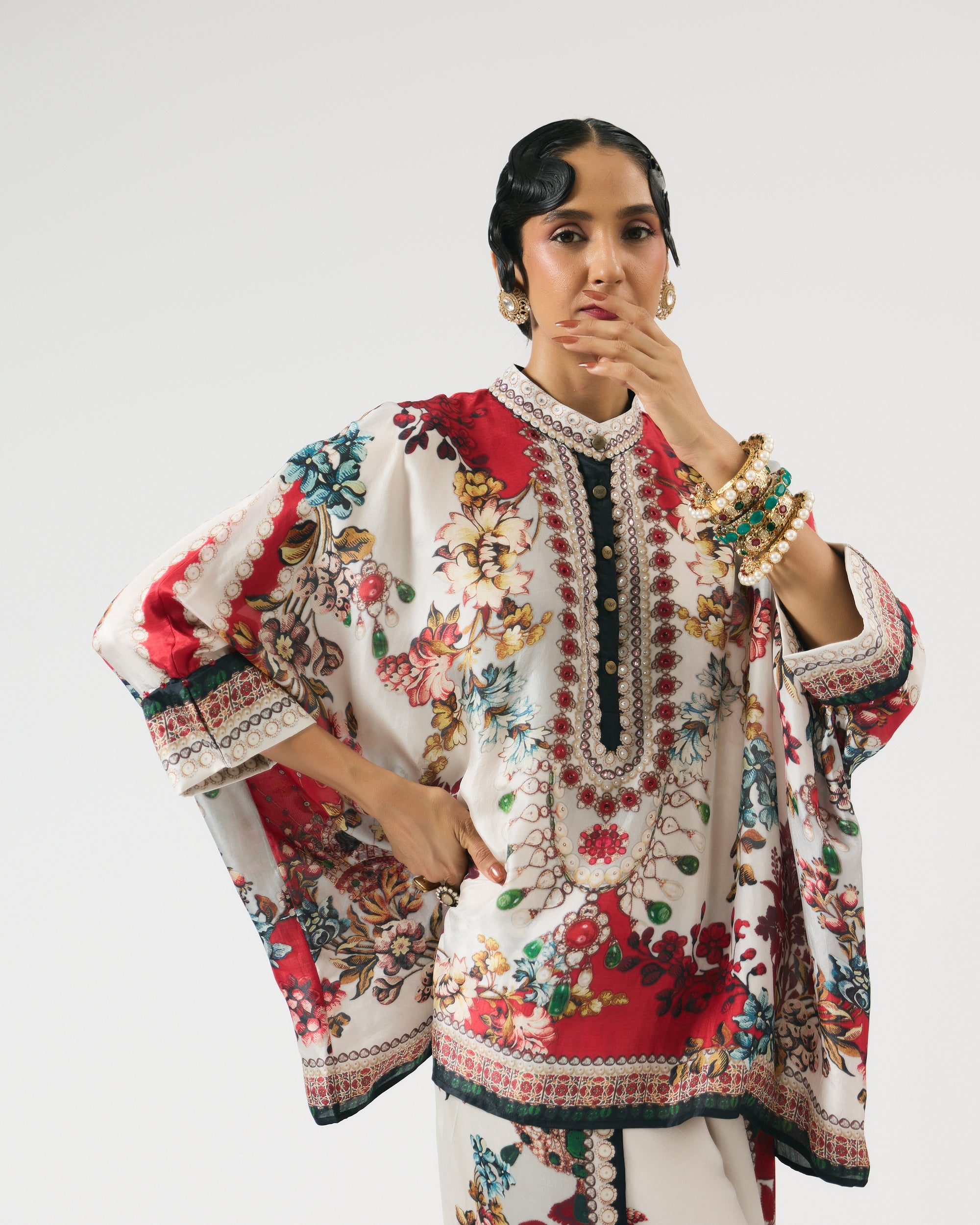 Nizam : Chanel/Sonth - Ivory/Red