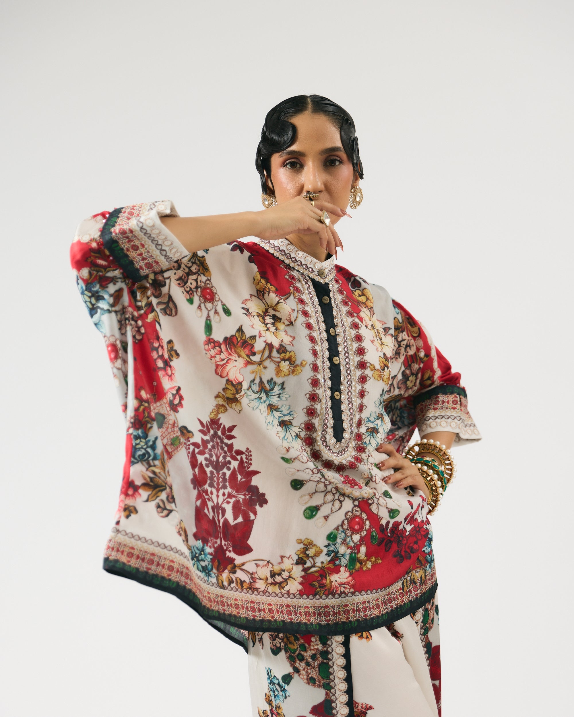 Nizam : Chanel/Sonth - Ivory/Red