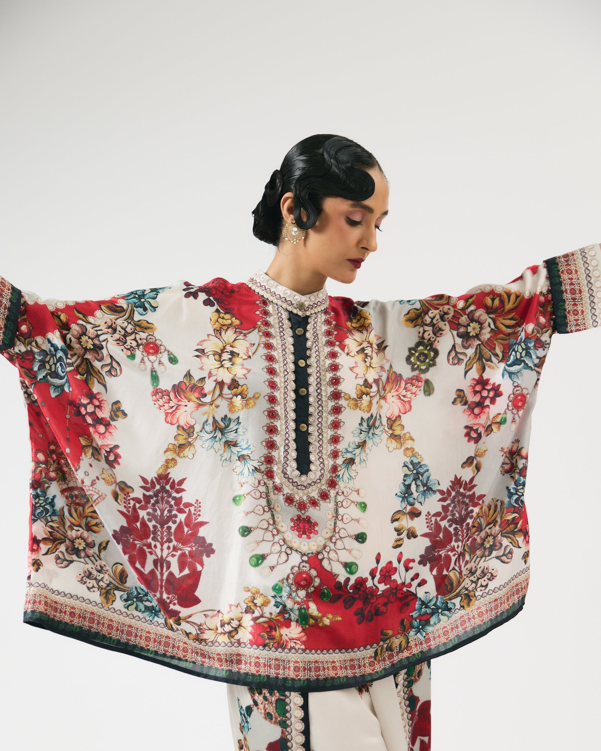 Nizam : Chanel/Sonth - Ivory/Red