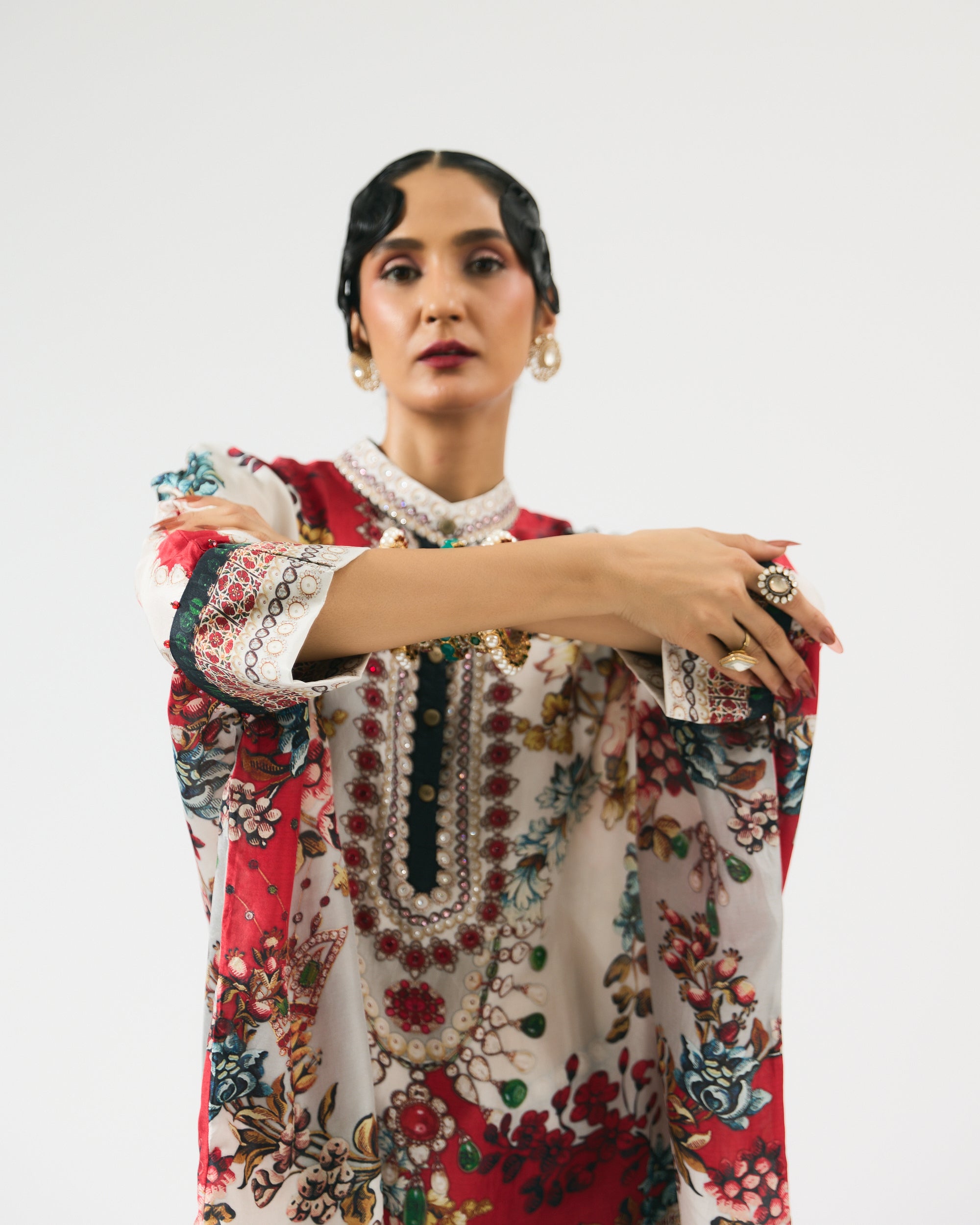 Nizam : Chanel/Sonth - Ivory/Red