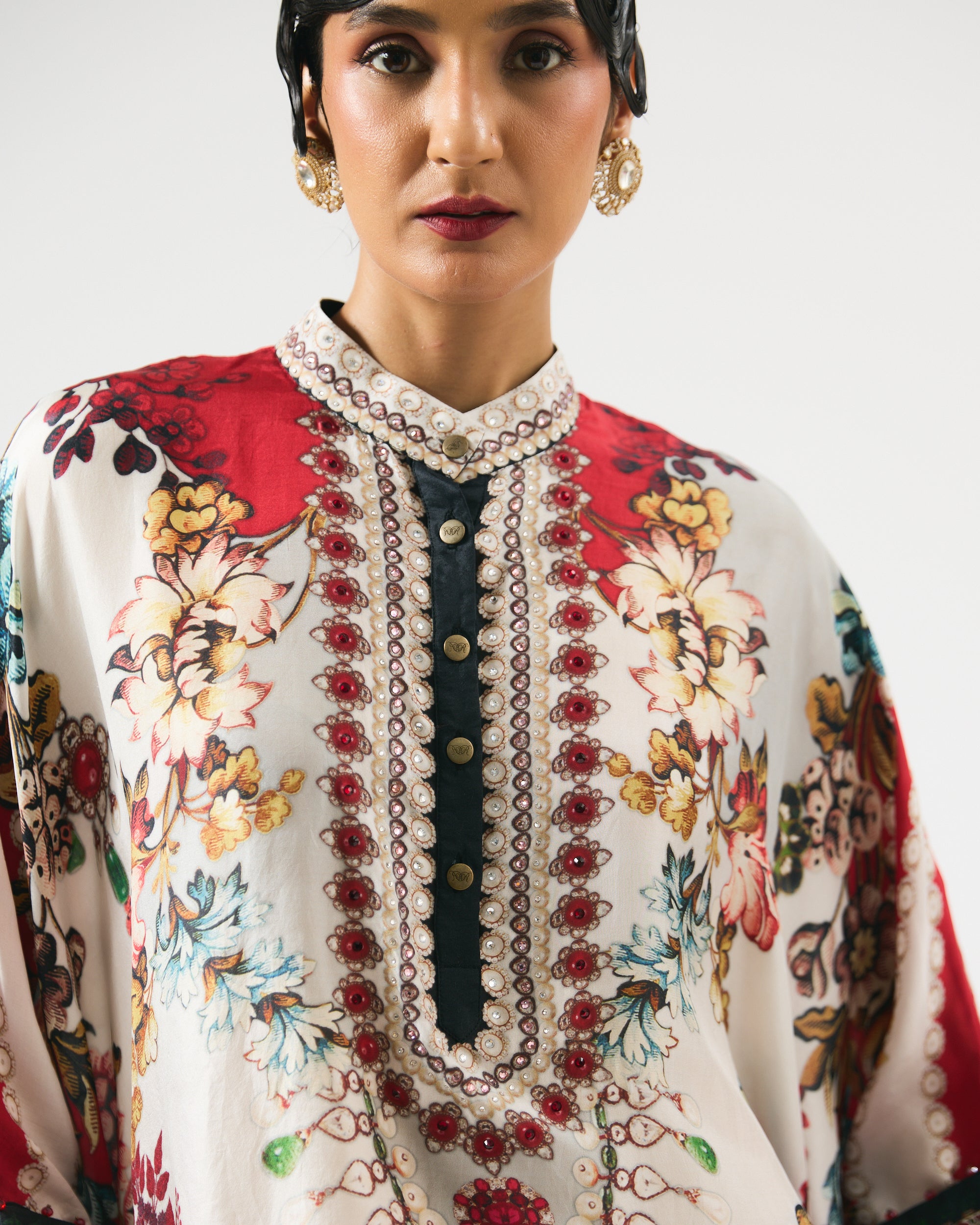 Nizam : Chanel/Sonth - Ivory/Red