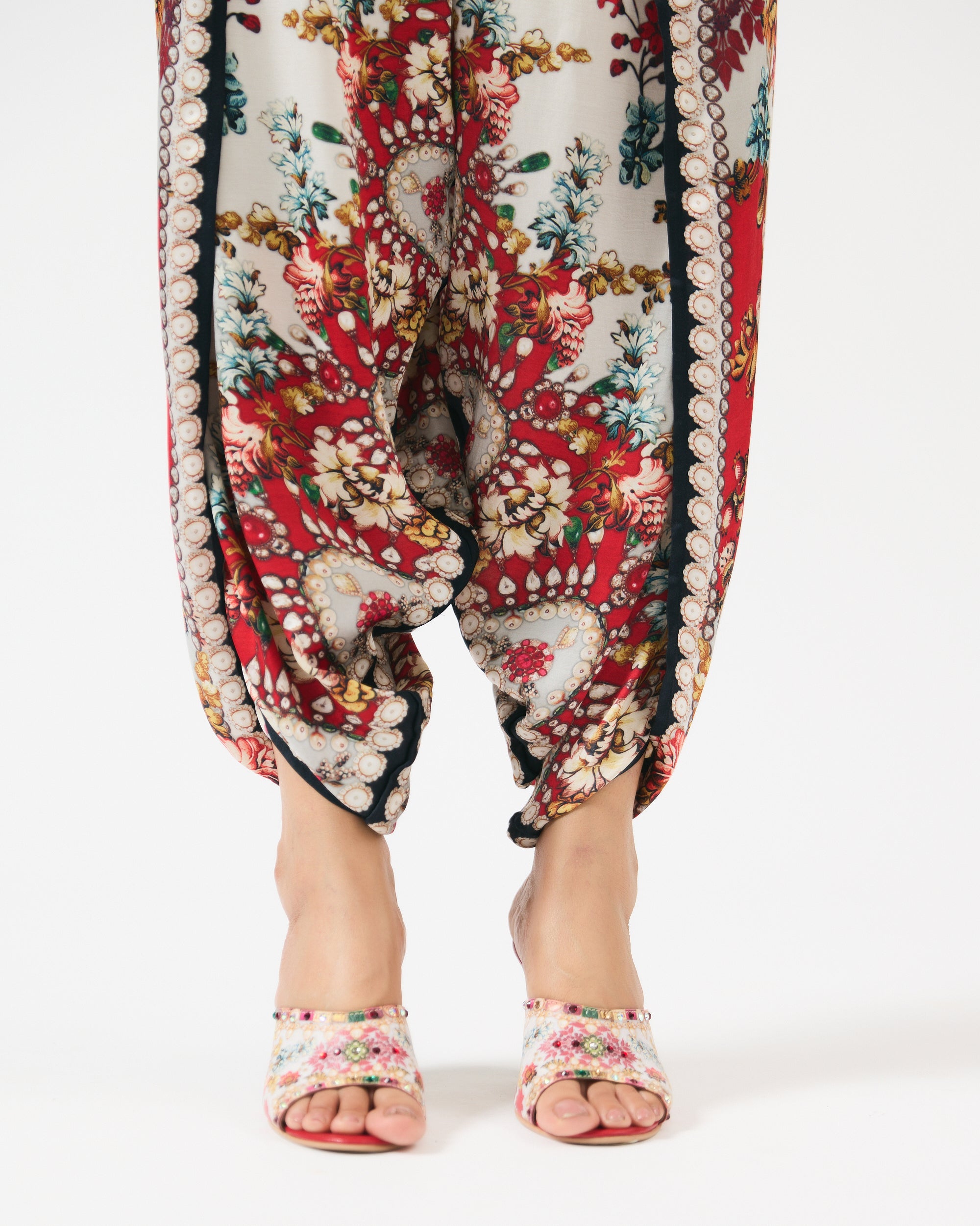 Nizam : Chanel/Sonth - Ivory/Red